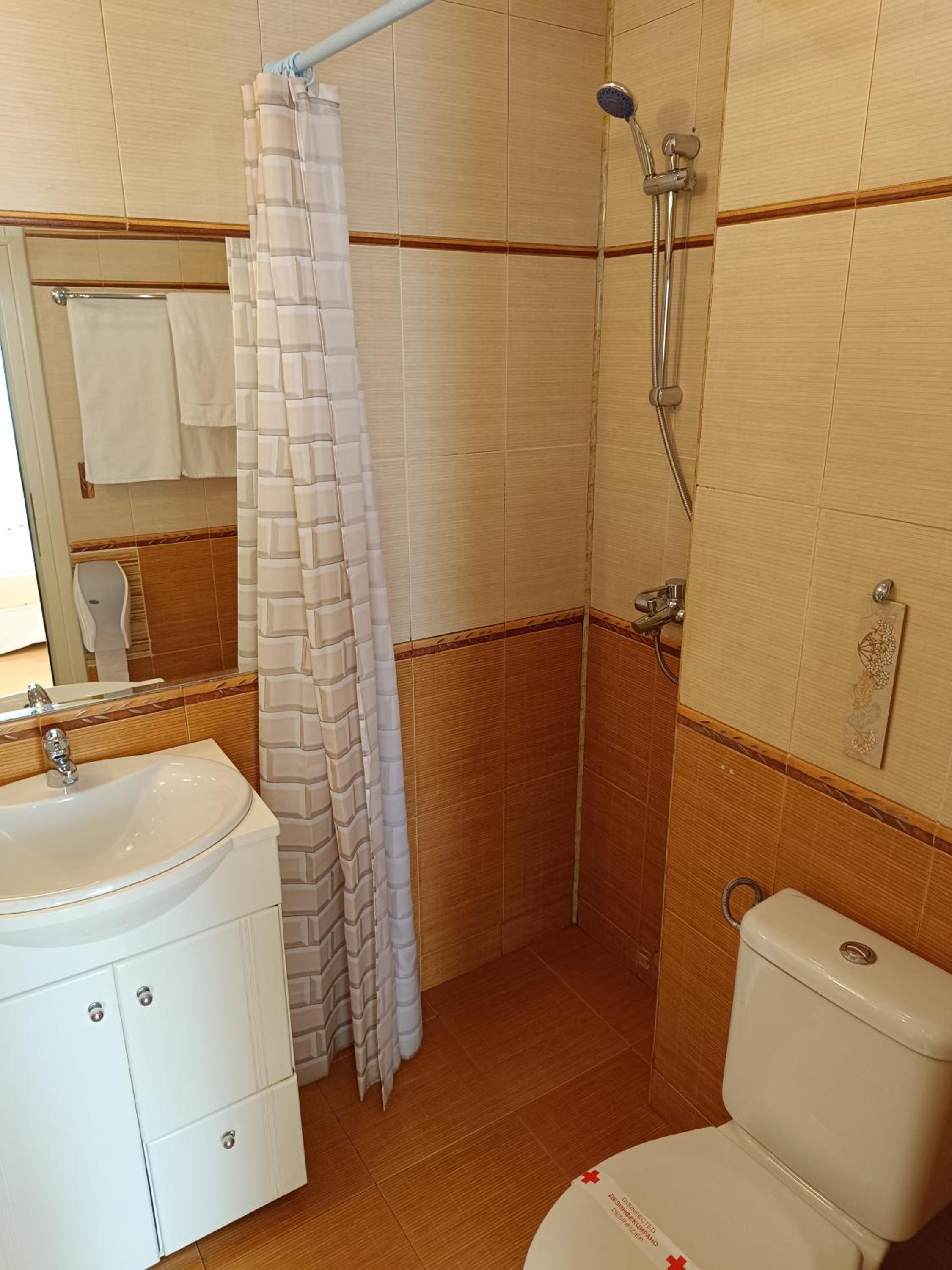 Twin Room - Photo 12