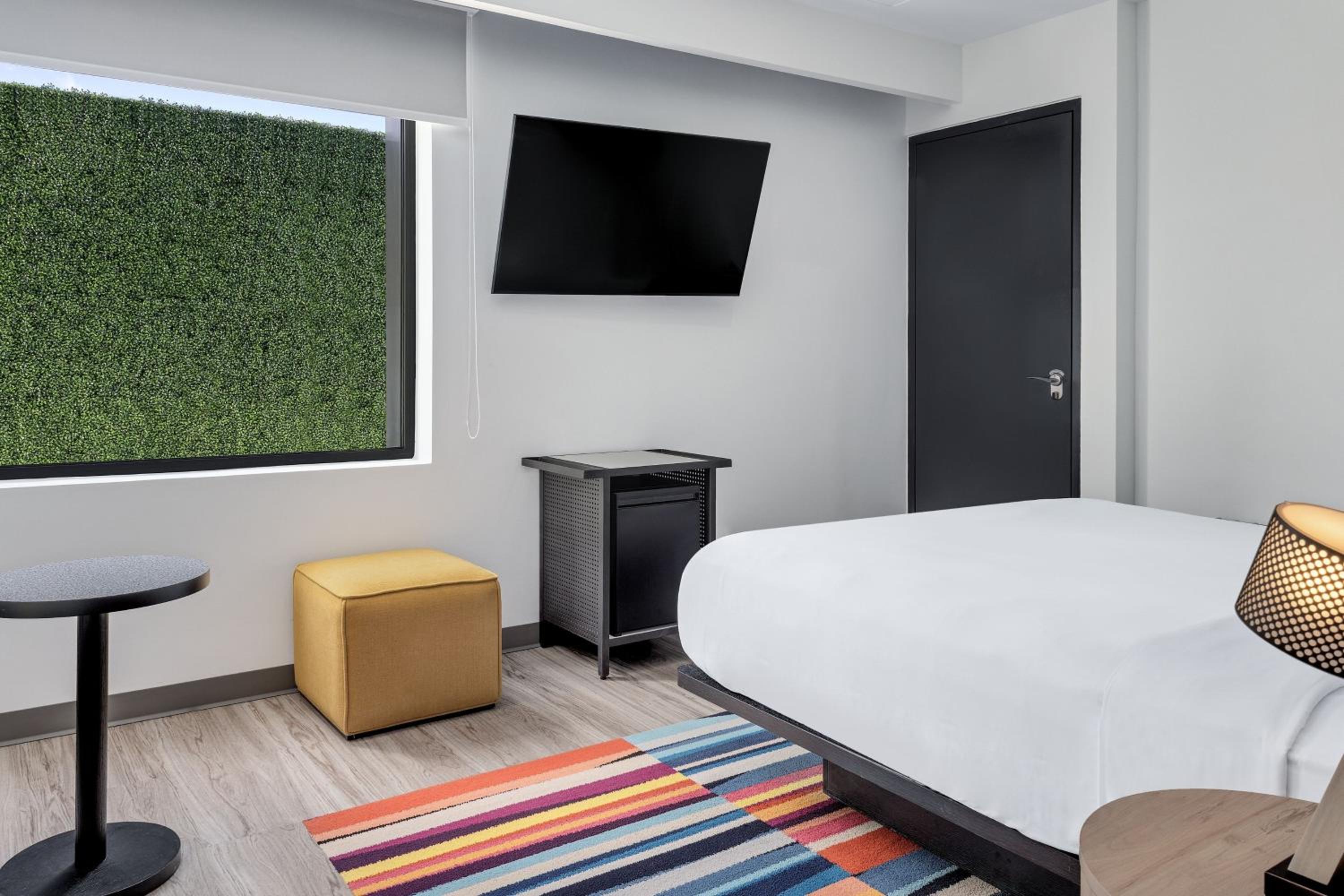 Corner King Room