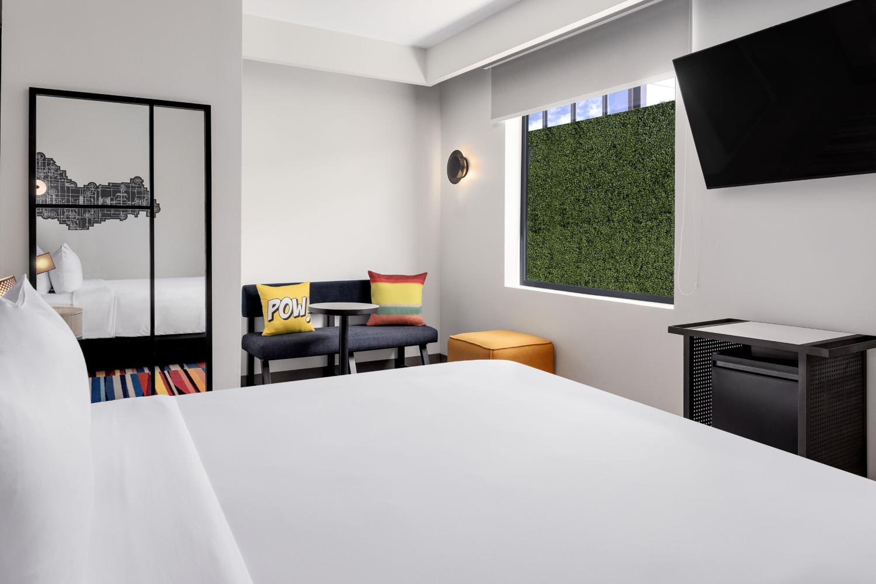 Corner King Room