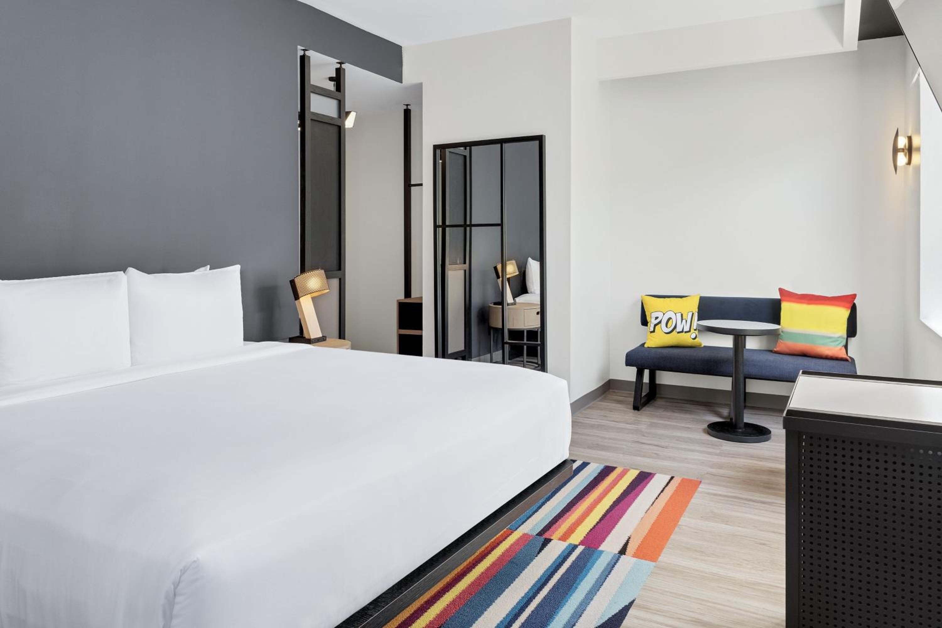Corner King Room