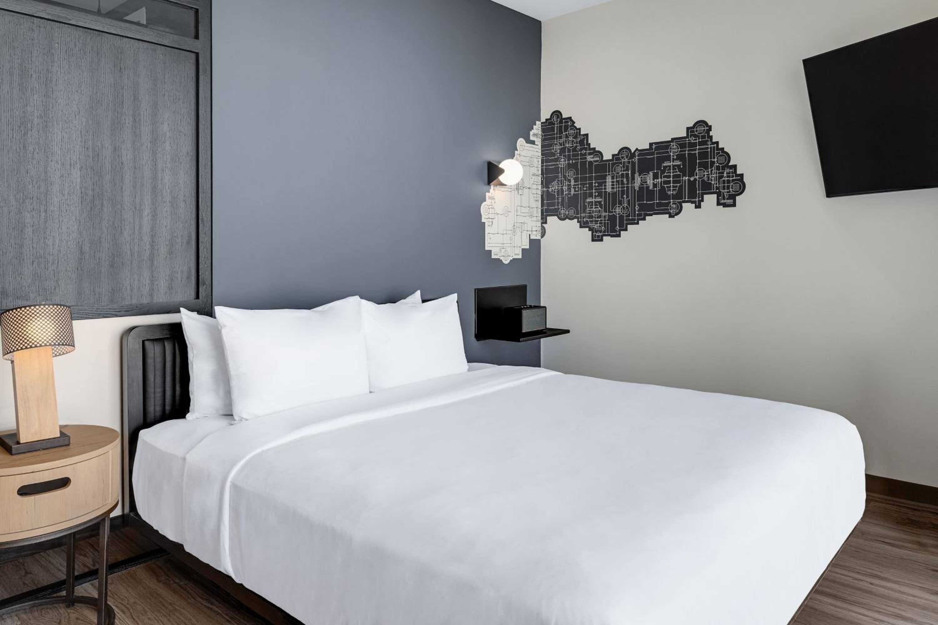 Urban 1 King Room, City View
