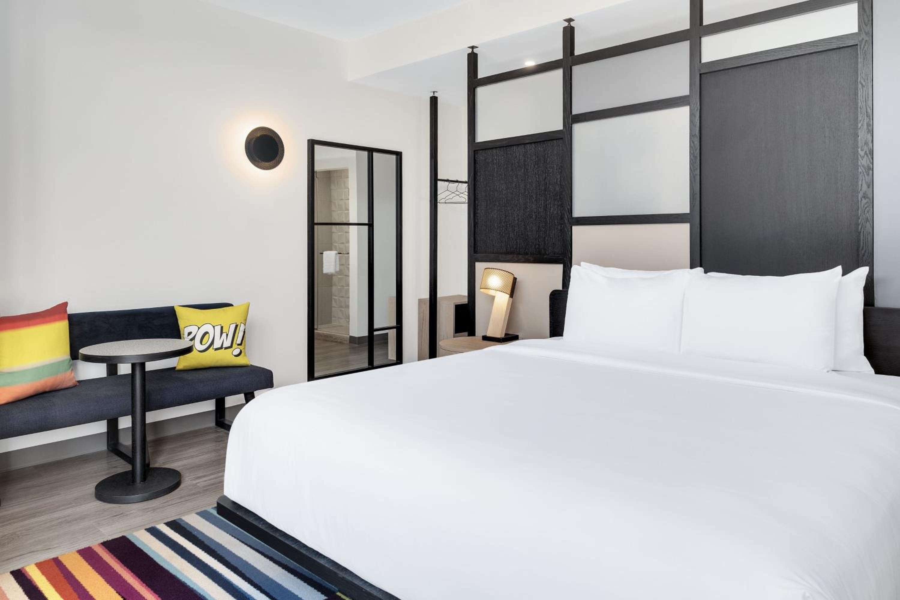 Aloft 1 King Room, Limited View