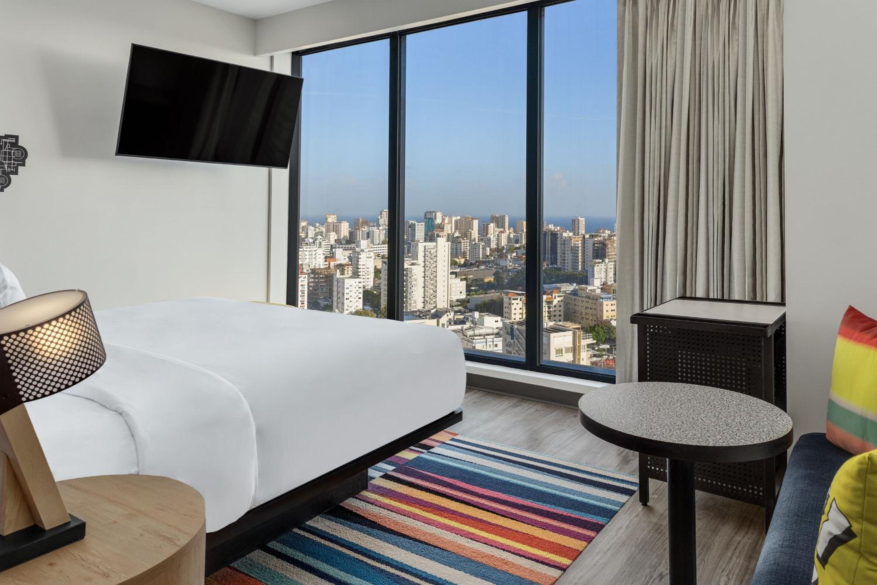 Breezy 1 King Room, City View High Floor