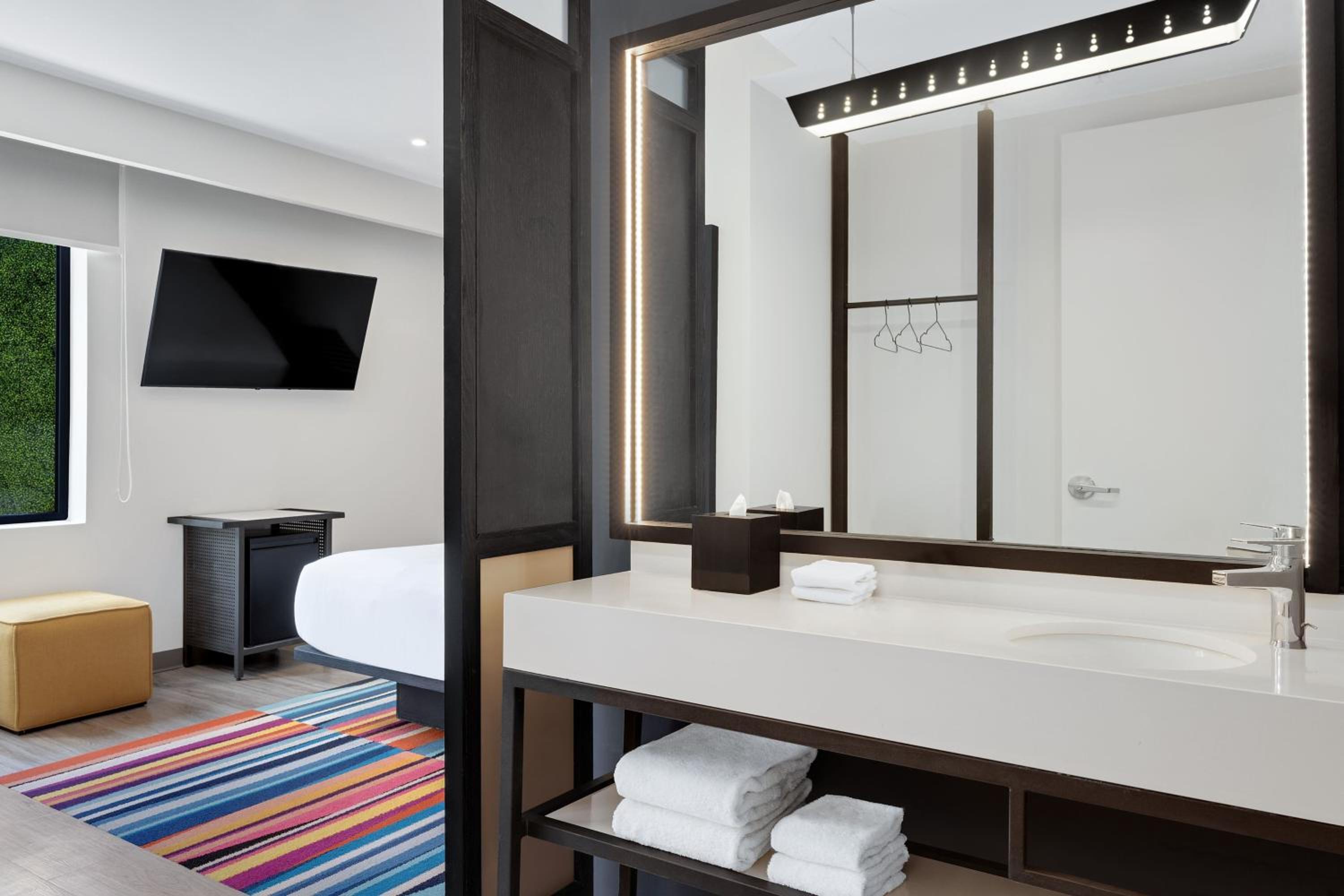 Corner King Room