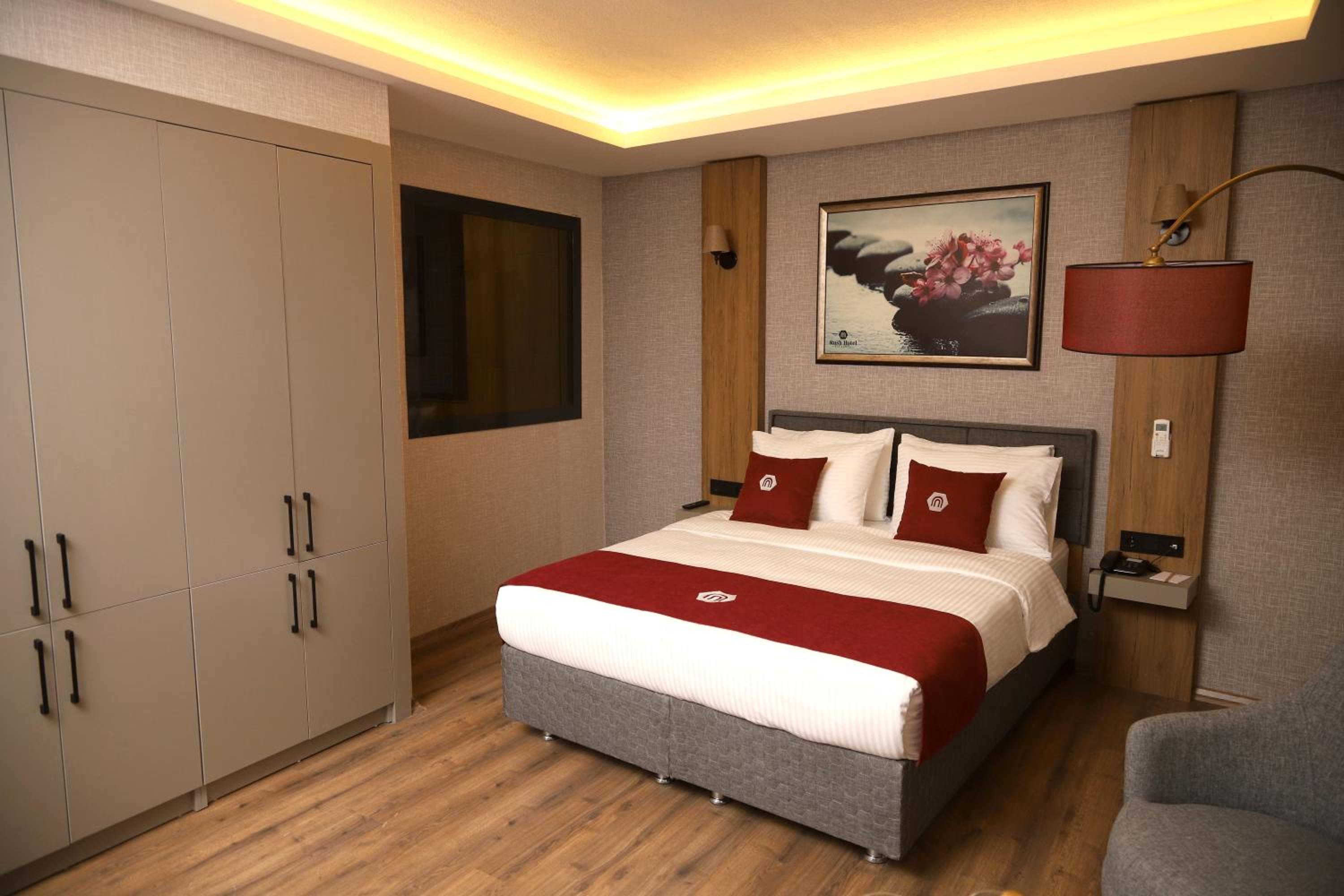 Deluxe Queen Room photo 2