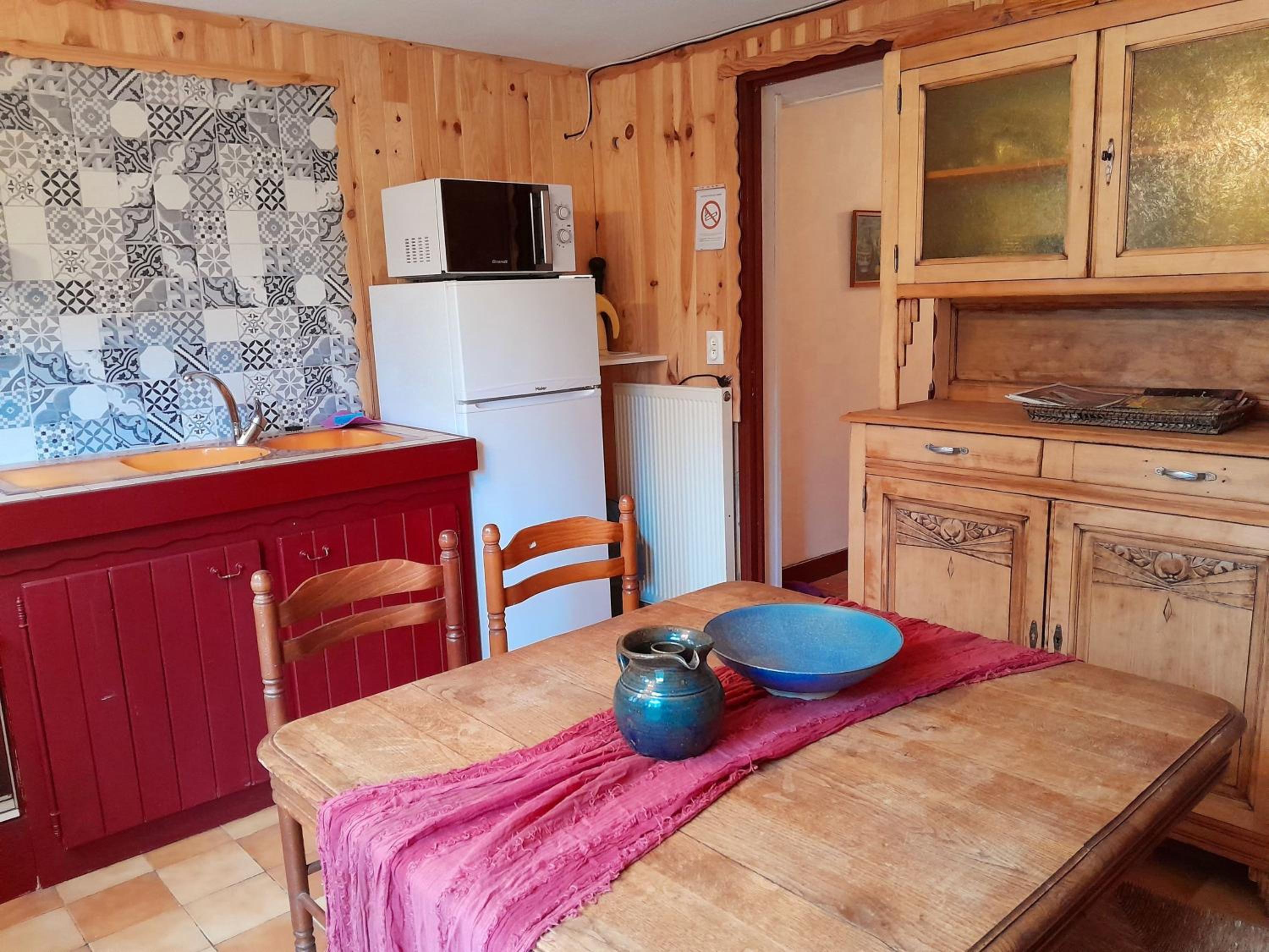 Apartment with Terrace - Photo 12