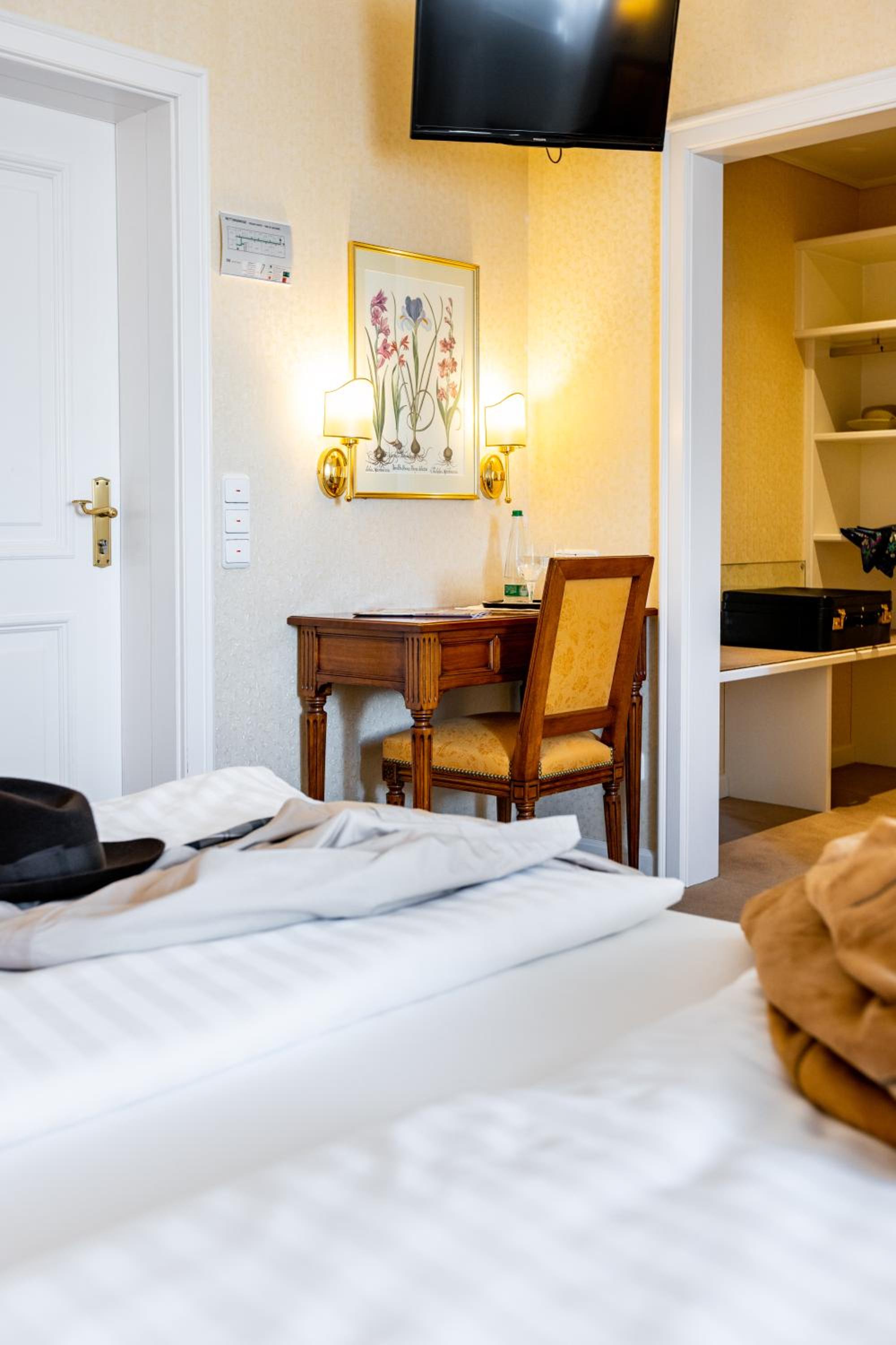 Budget Double Room photo 2