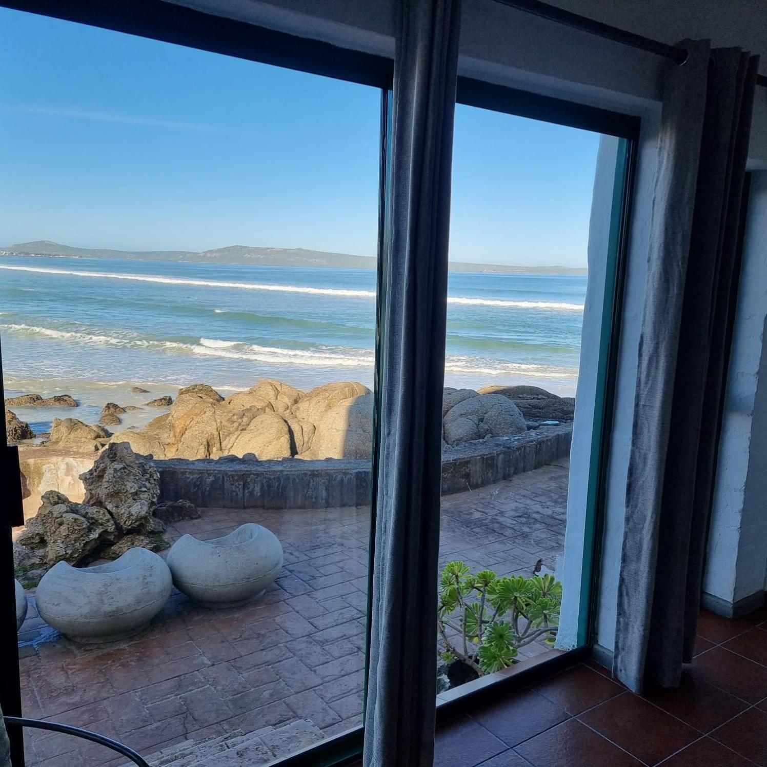 Studio with Pool View - Photo 4
