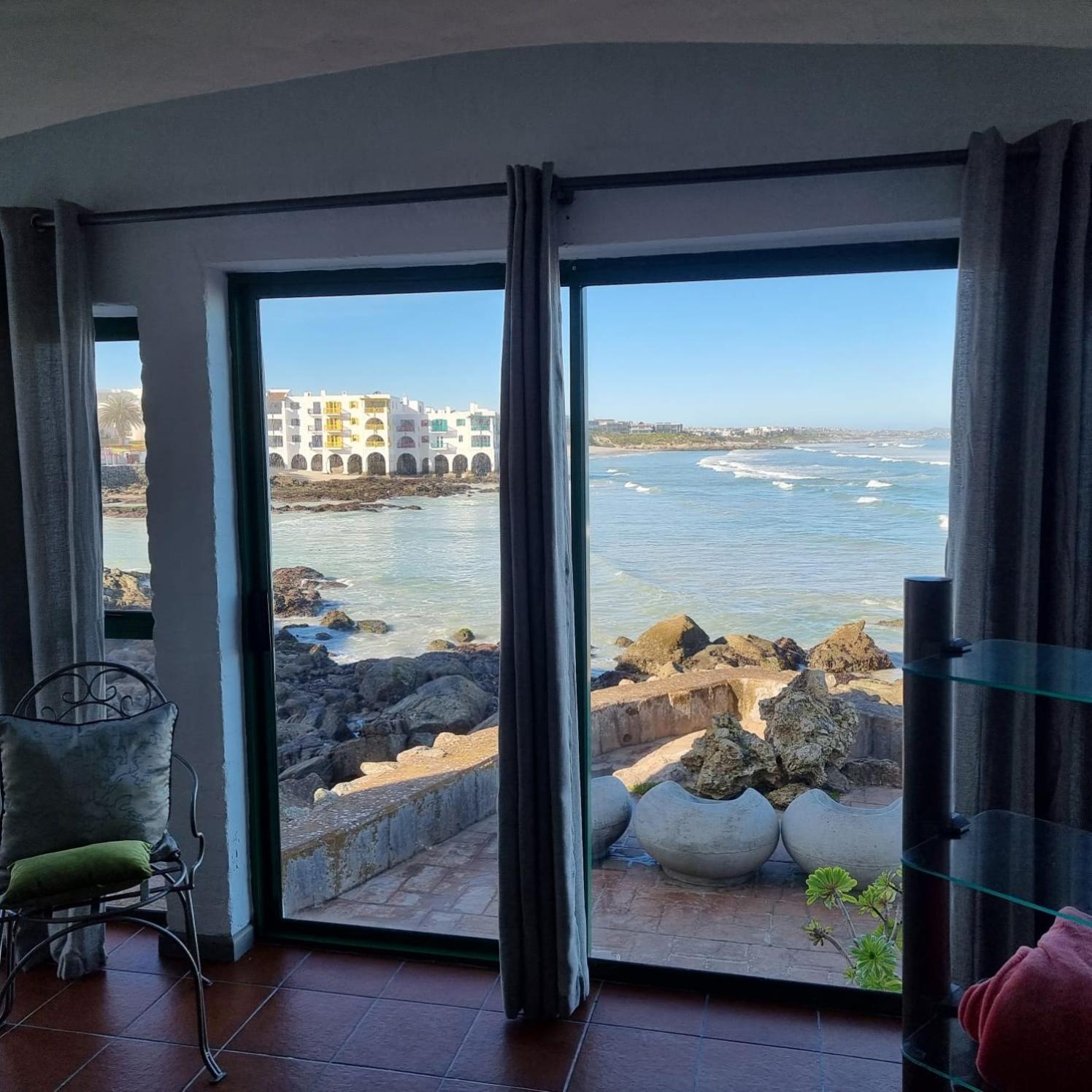 Studio with Pool View - Photo 7