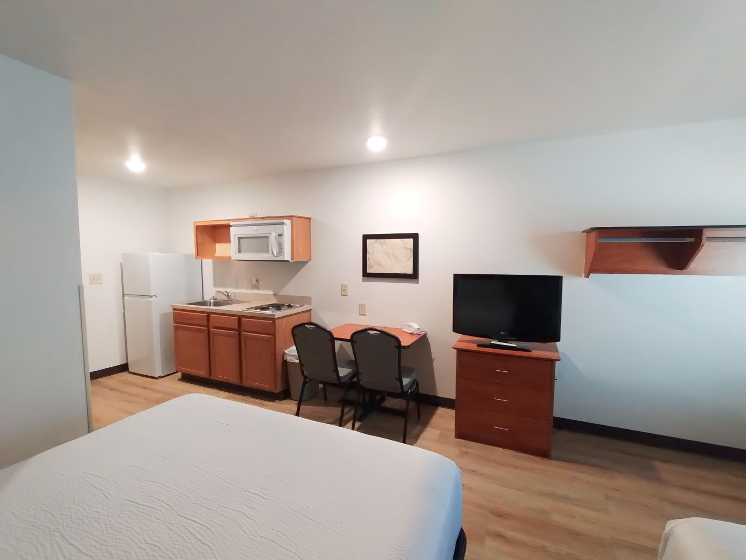 Queen Suite with Two Queen Beds - Non-Smoking