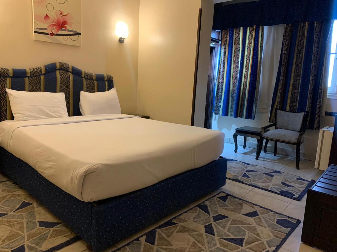Deluxe King Room photo 2