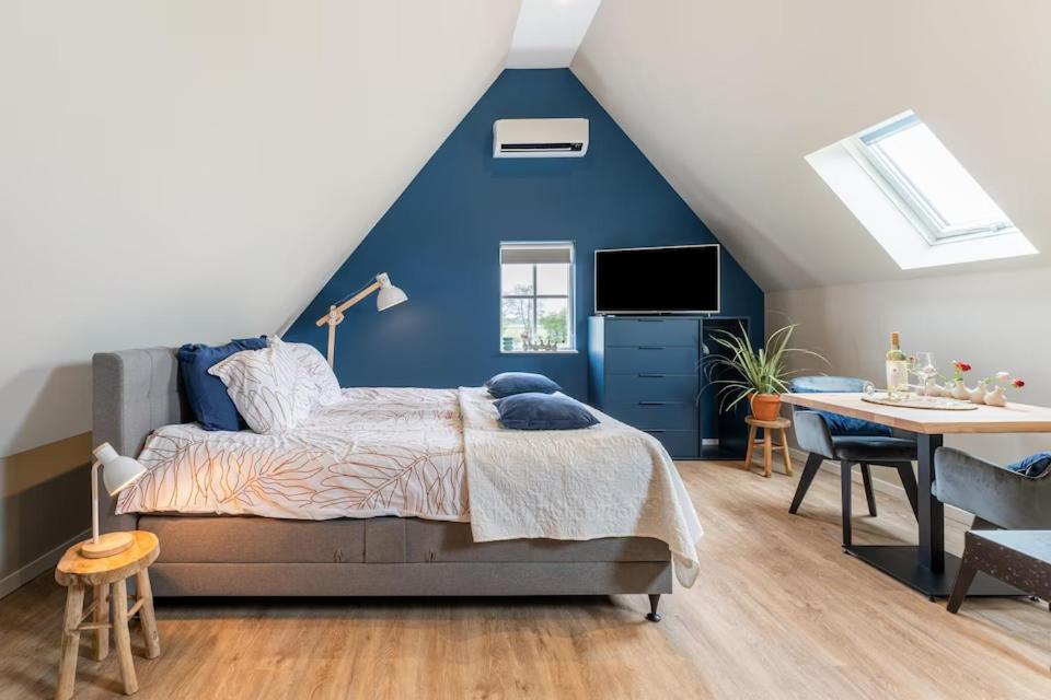 Deluxe King Room photo 1