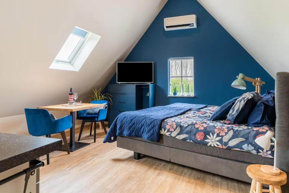 Deluxe King Room photo 1