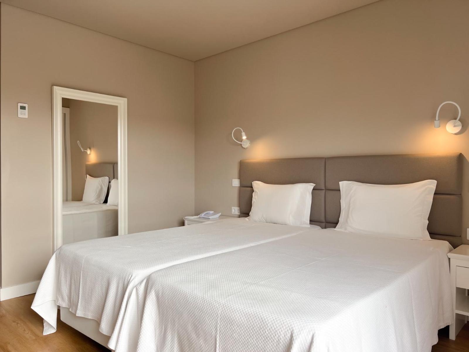 Twin Room - Photo 8