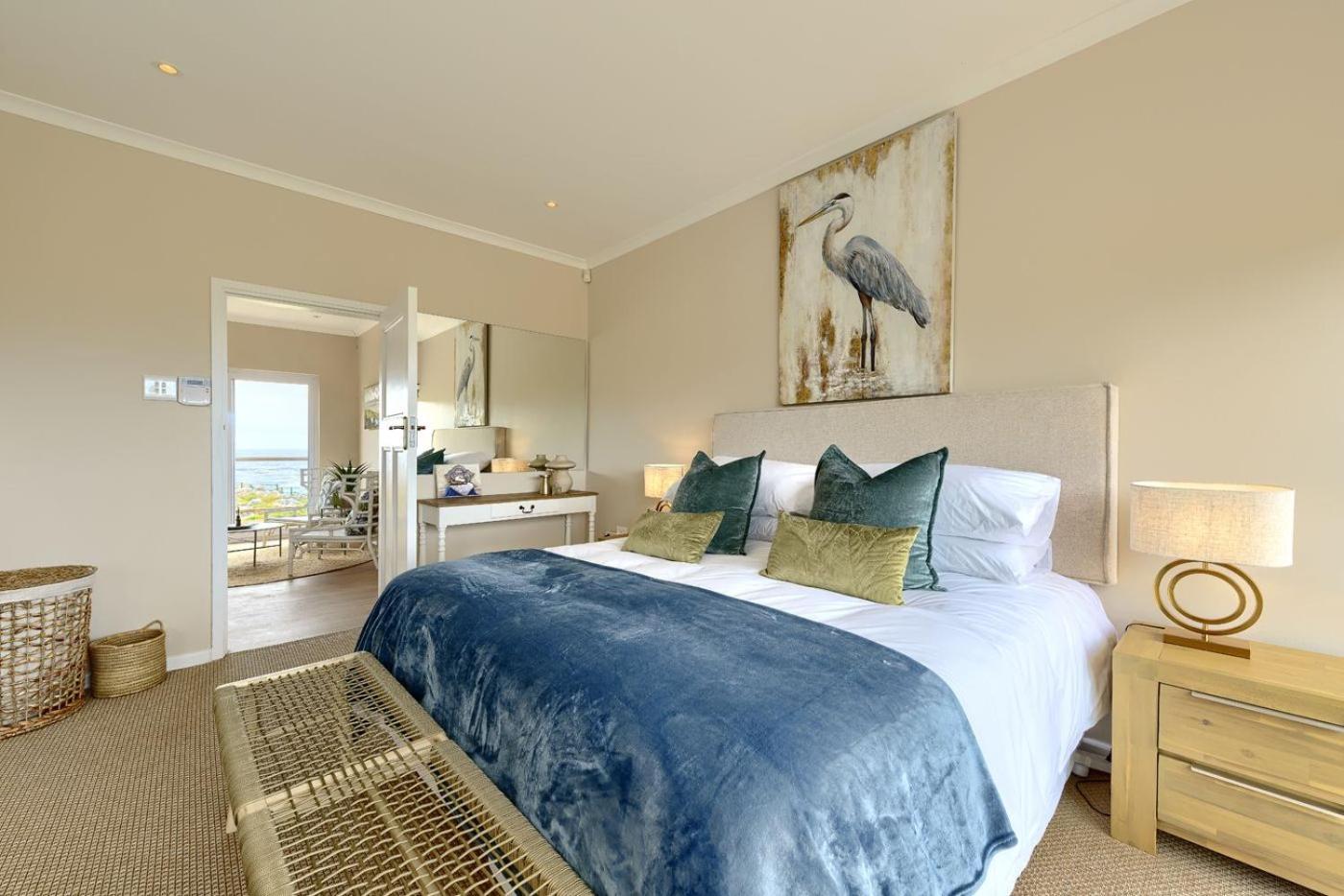Four-Bedroom House photo 2