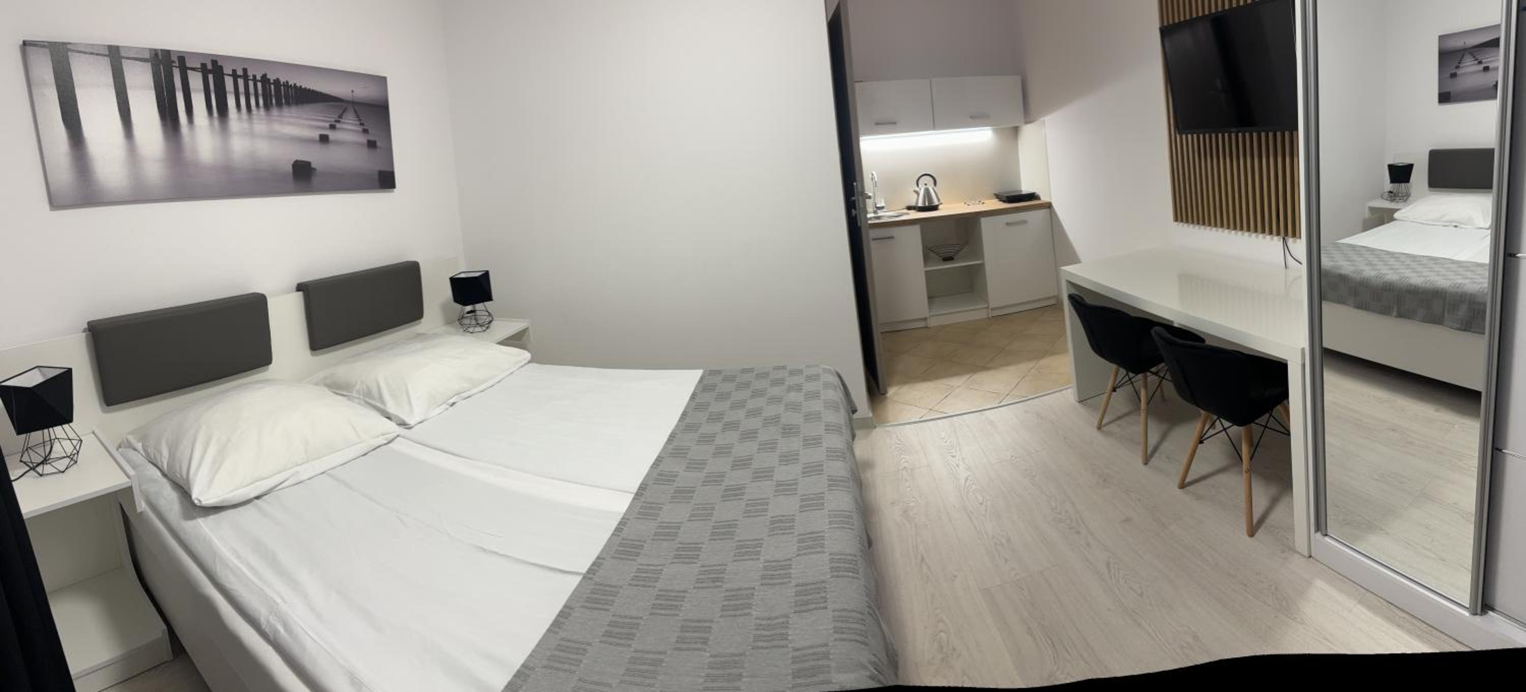 Double Room - Photo 9