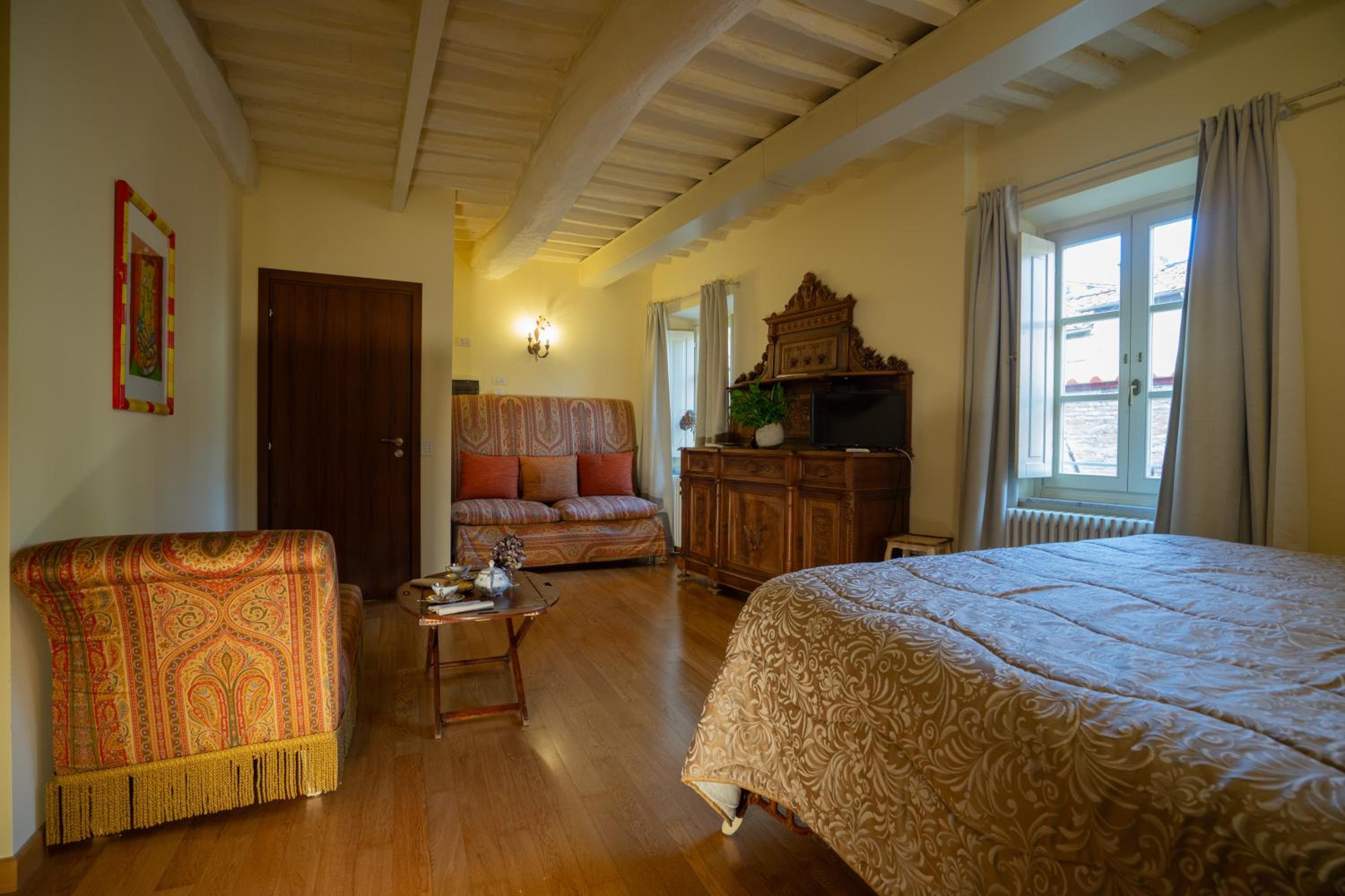 Deluxe King Room - Photo 2