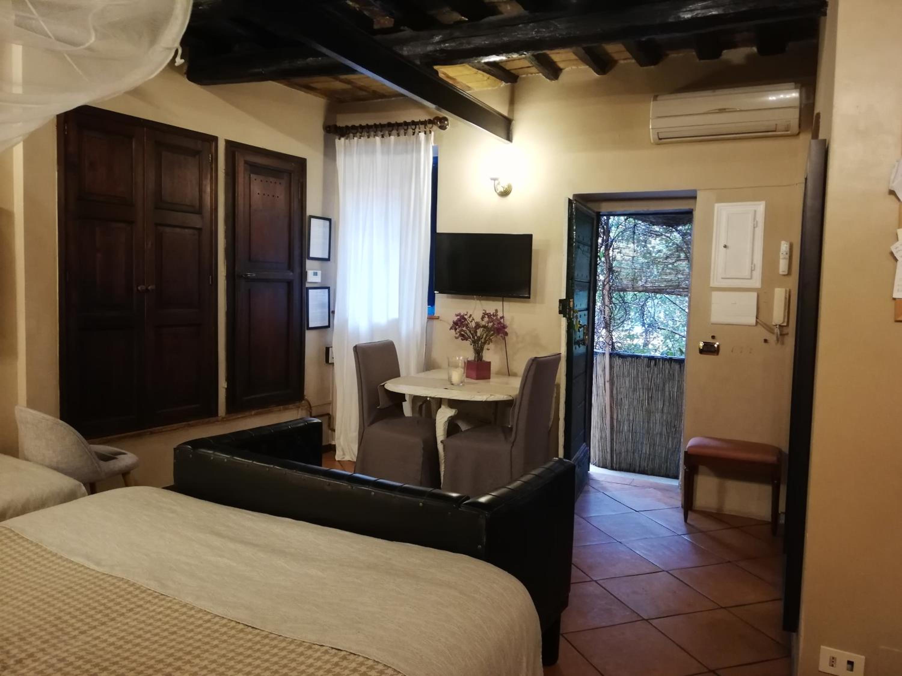 One-Bedroom House photo 3