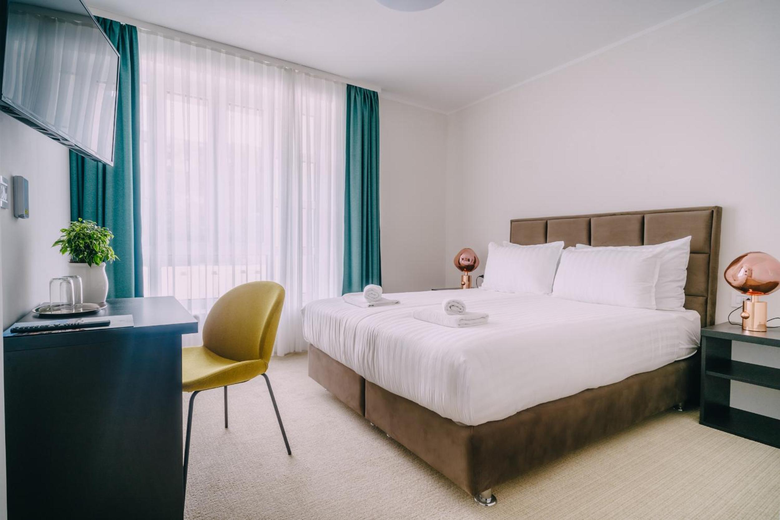 Double or Twin Room with Mountain View photo 3