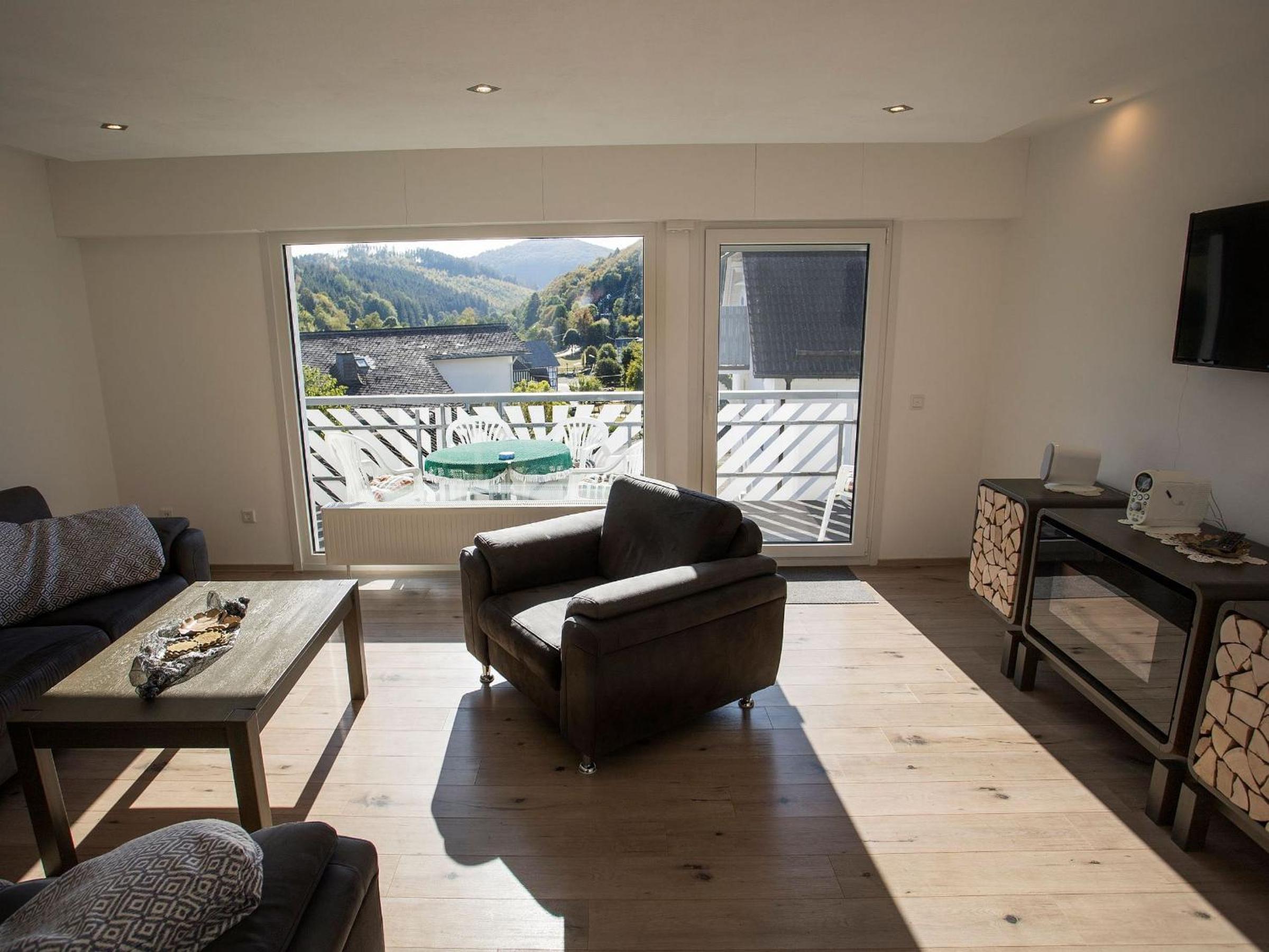 Three-Bedroom Premium Apartment with Balcony photo 3