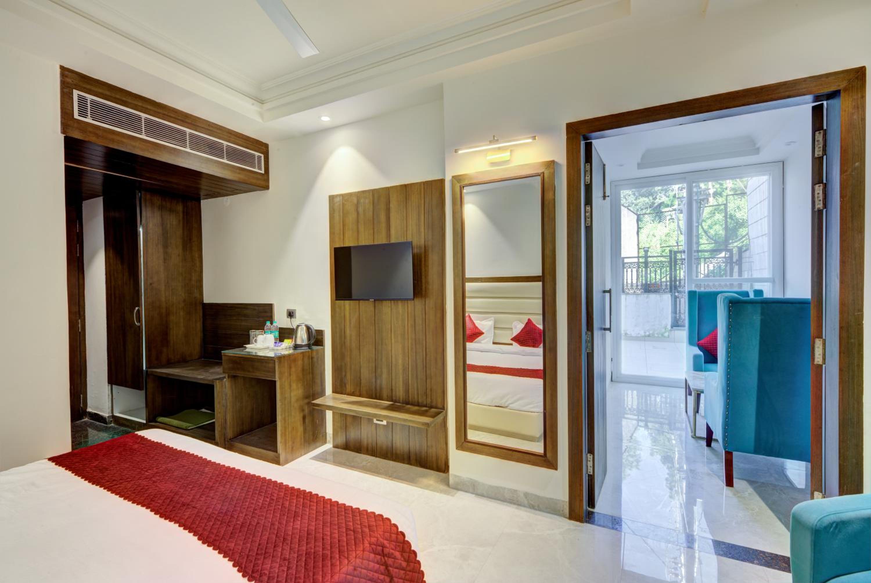 Queen Room photo 2