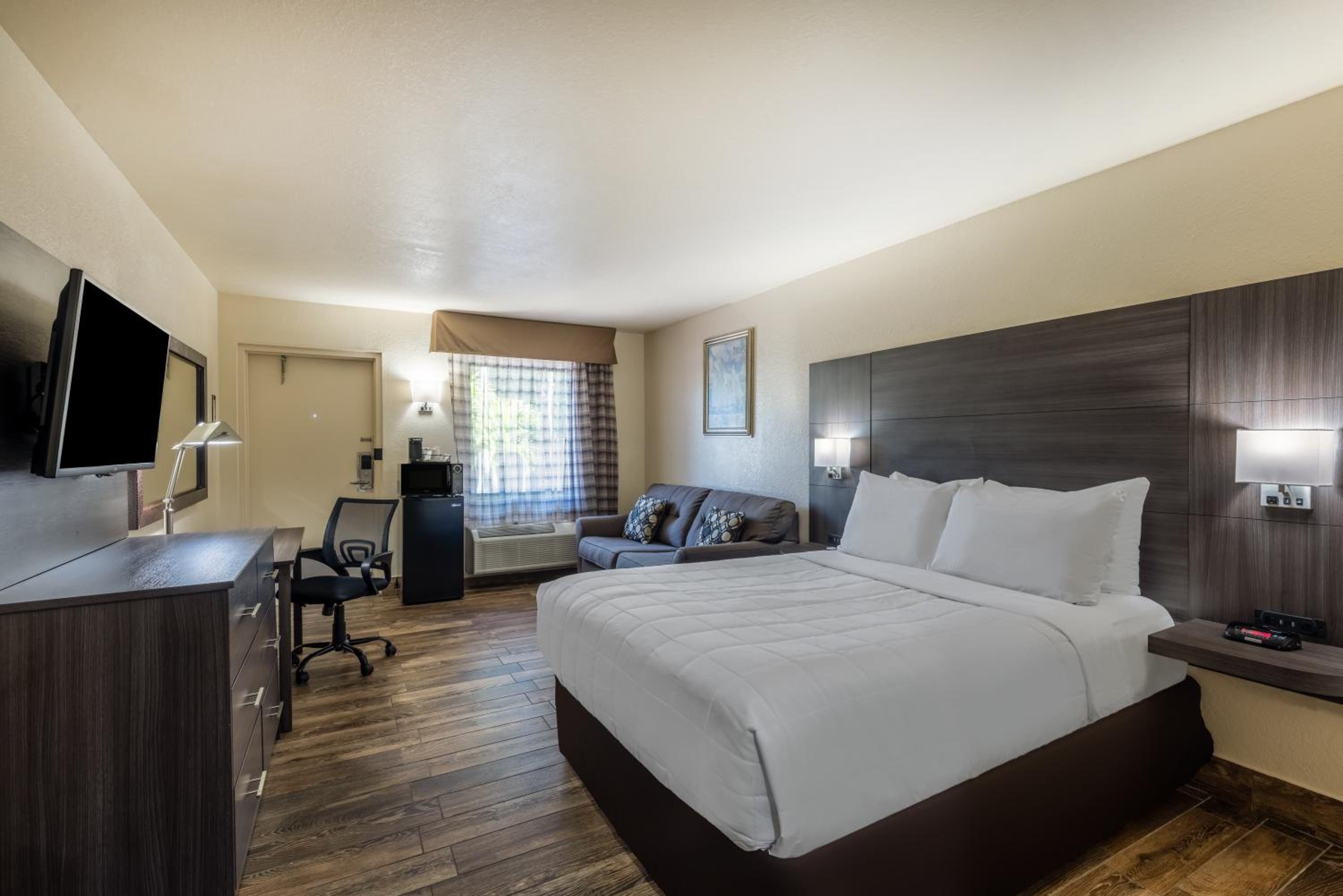 Deluxe Queen Room  - Ground Floor/Non-Smoking - Photo 1