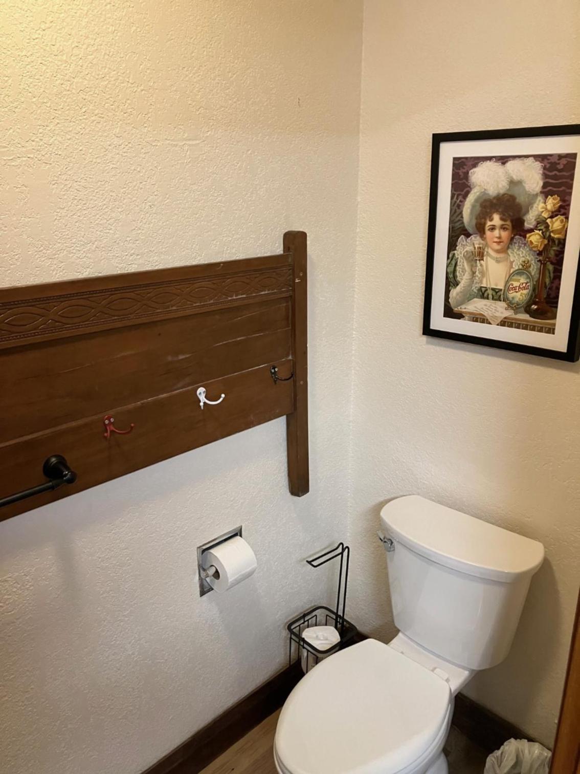 Queen Room photo 2