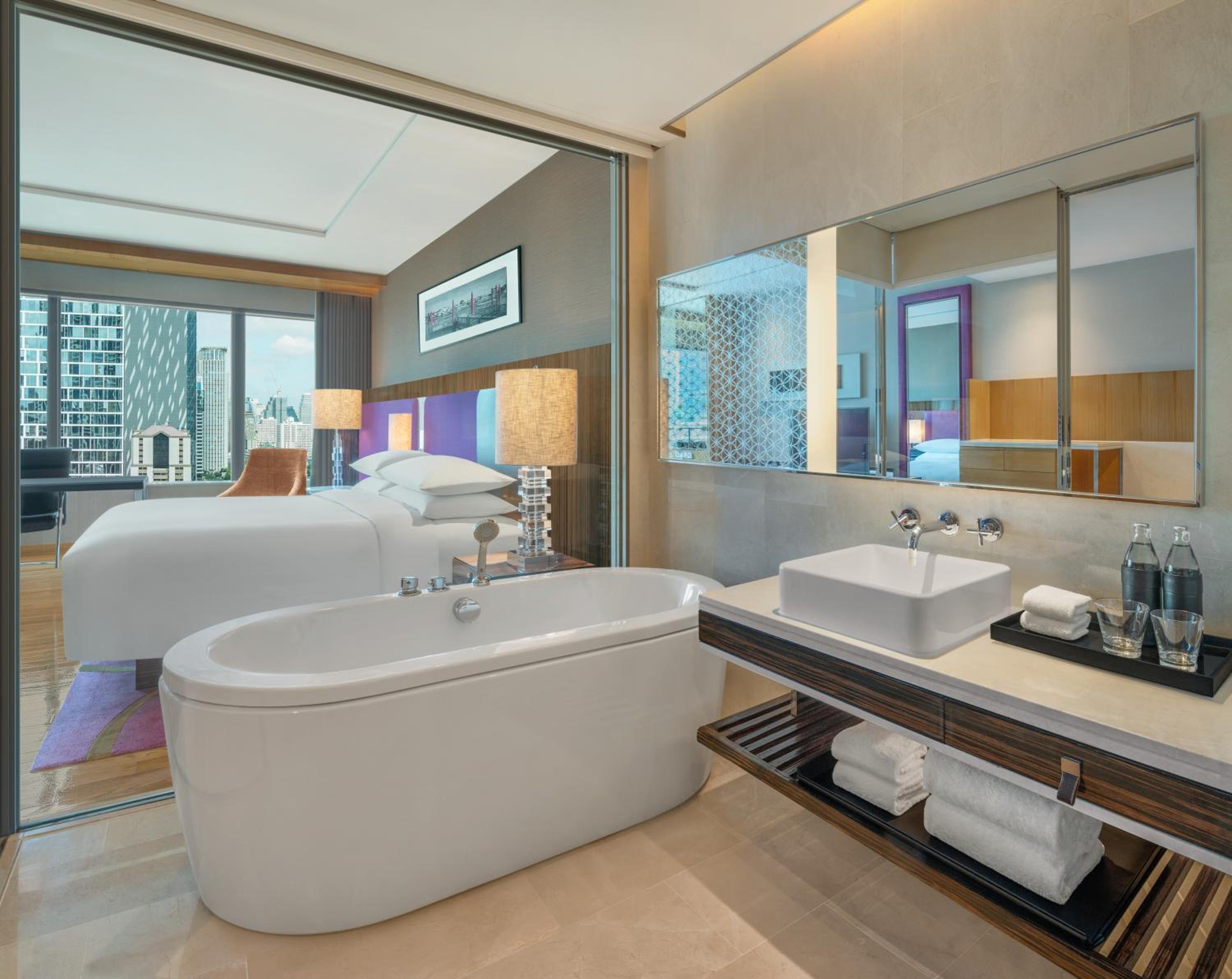 R Discovery, King Bed, High Floor thumbnail 6