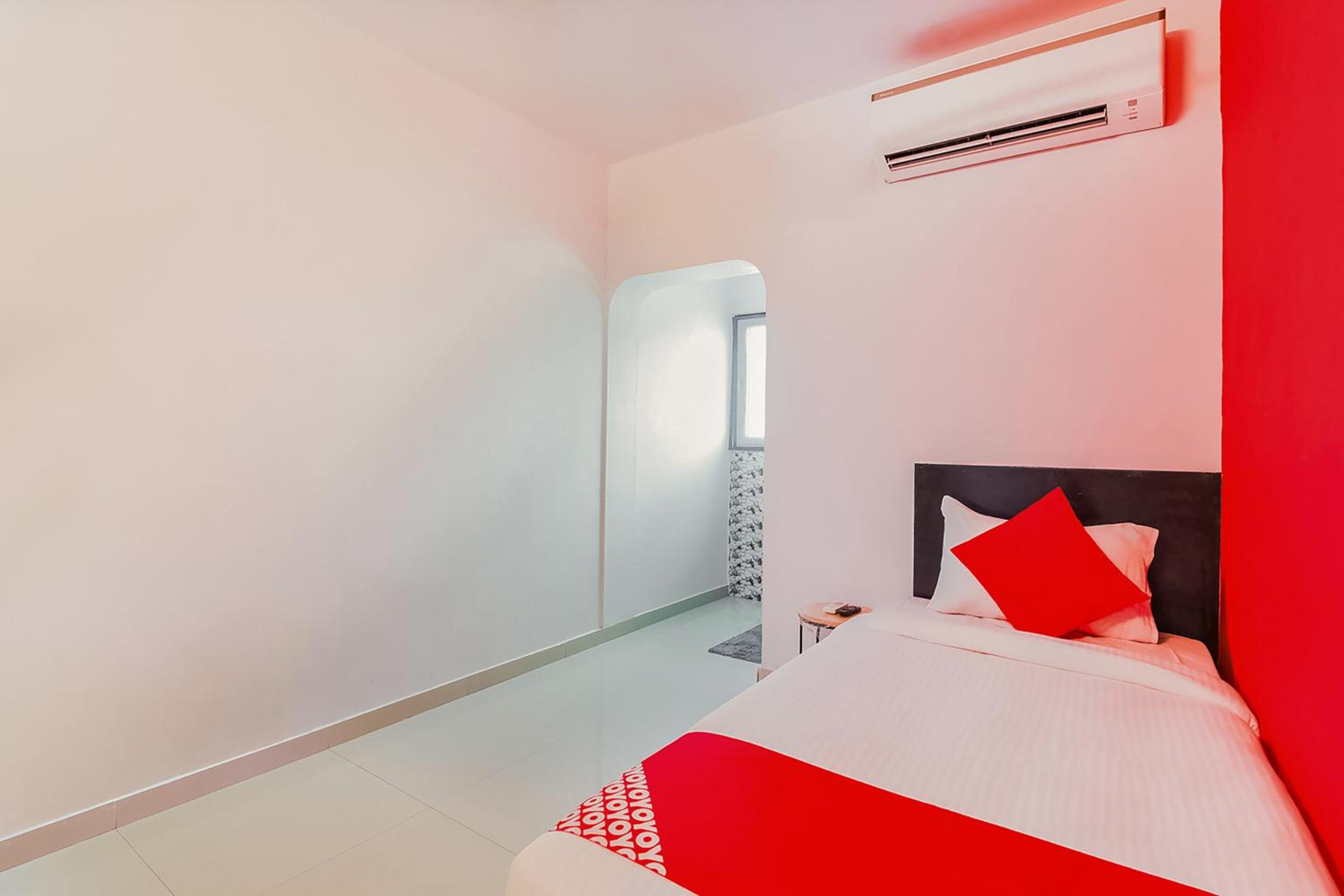 Small Single Room photo 3