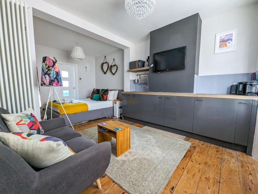 Studio Apartment photo 1