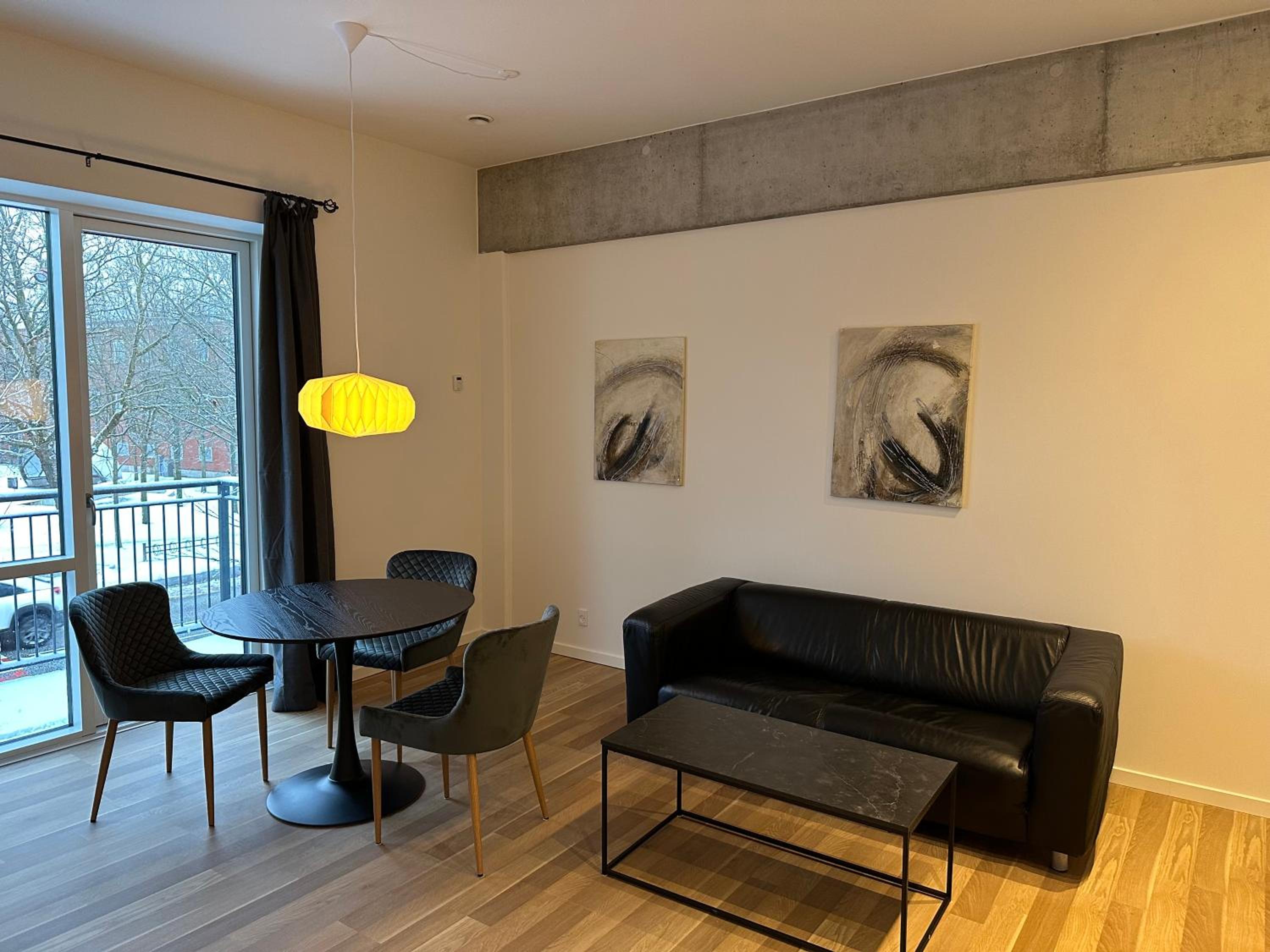 One-Bedroom Apartment photo 1
