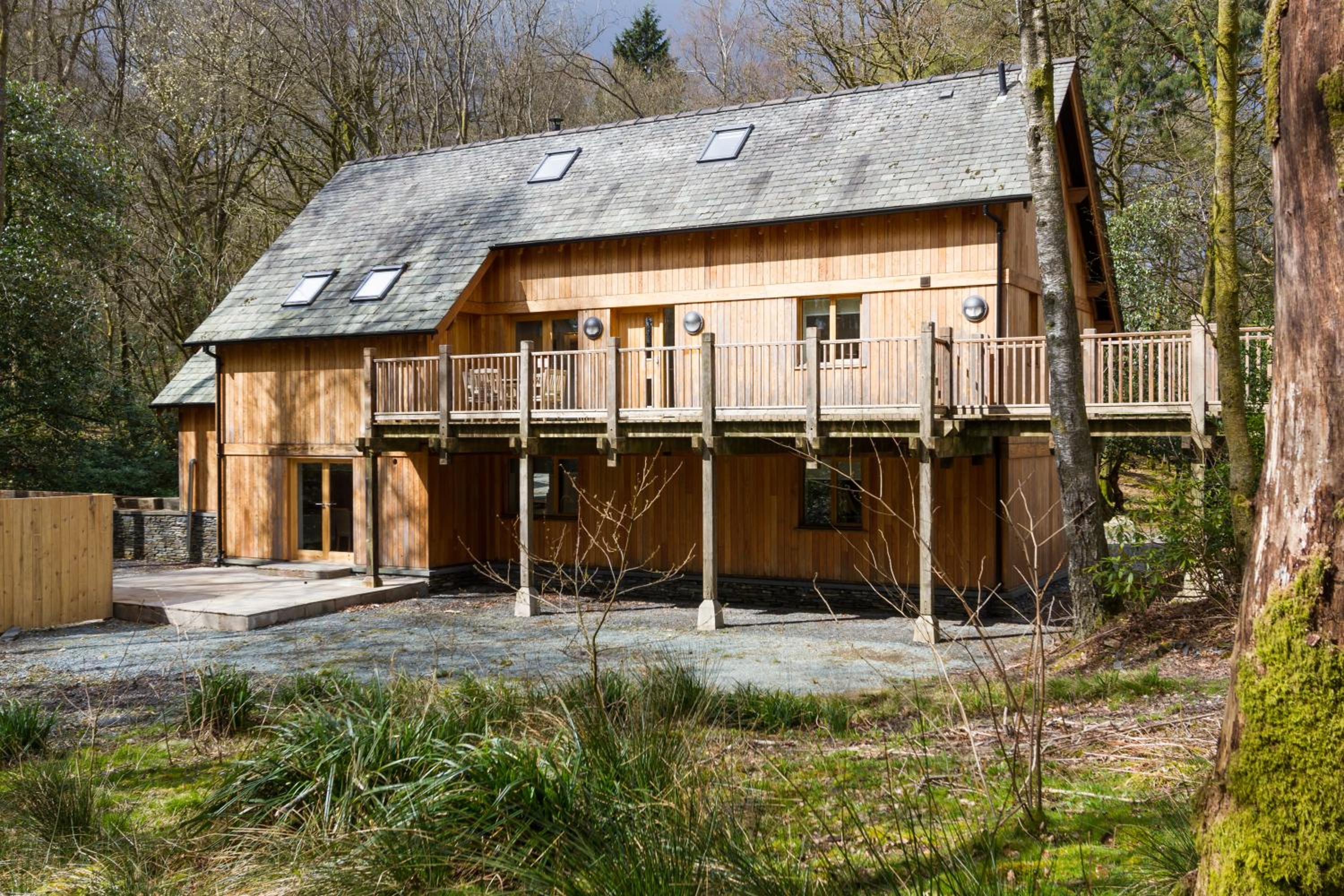 Five-Bedroom House photo 2