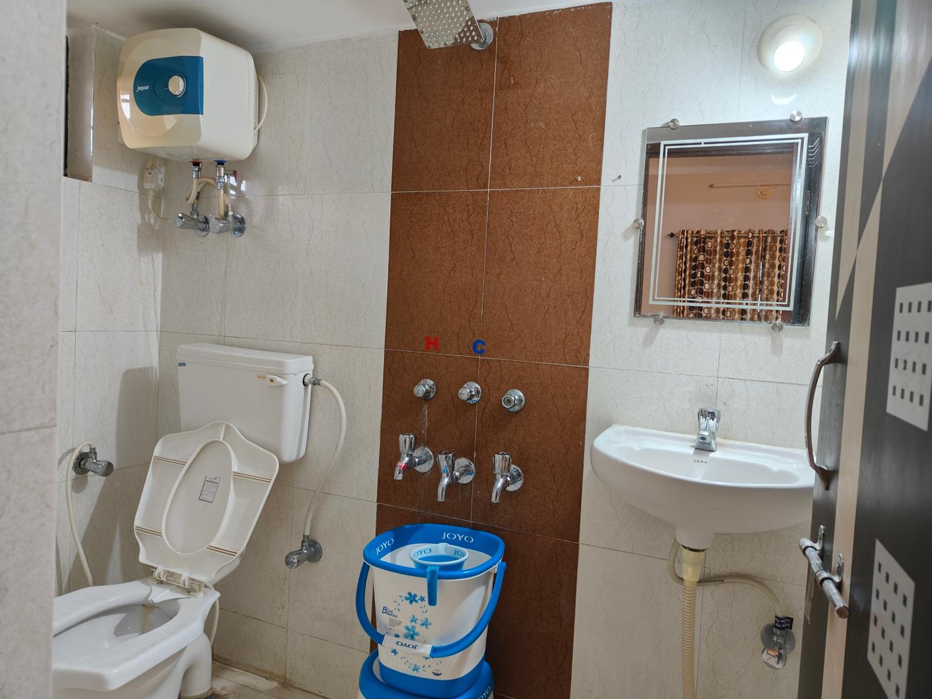 Budget Double Room photo 2