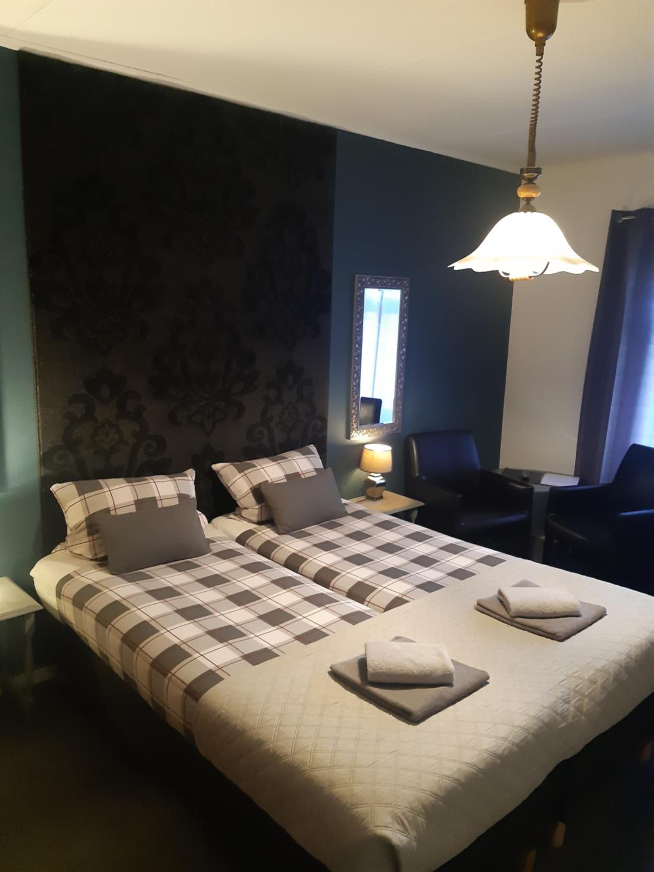 Twin Room with Bathroom photo 2