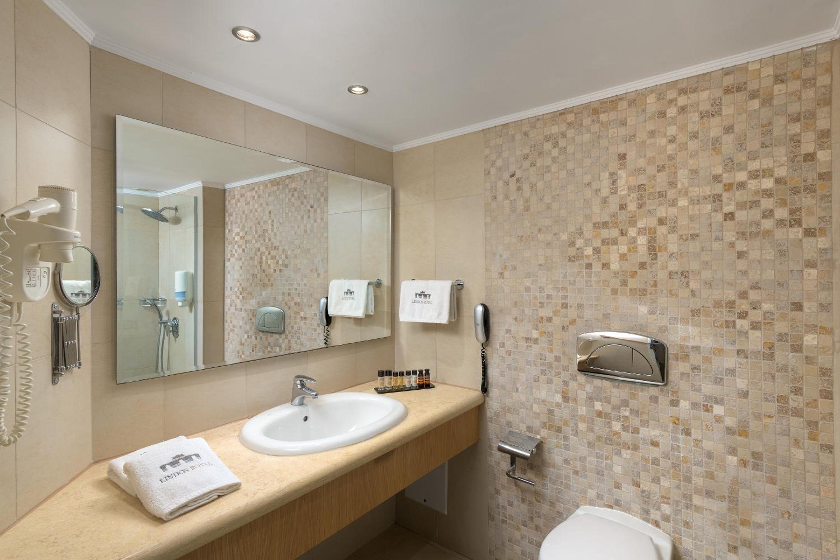 Superior Double Room with Side Sea View - Photo 4
