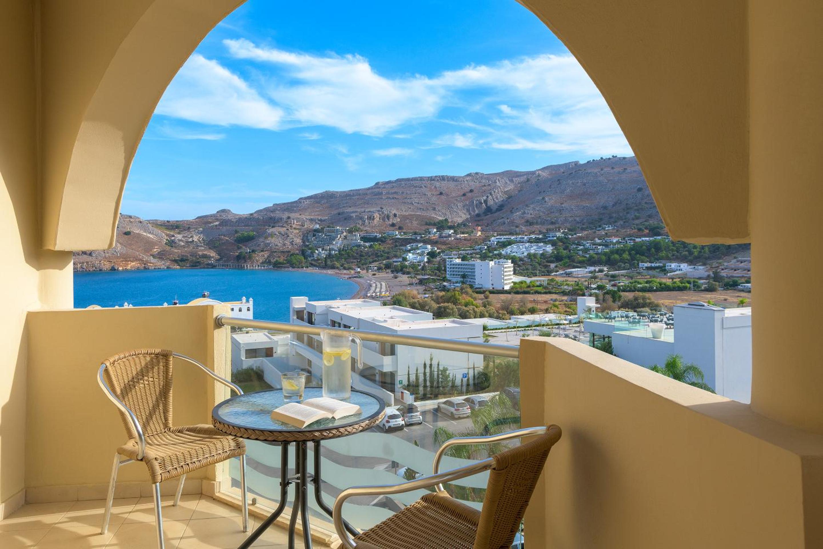 Superior Double Room with Side Sea View - Photo 2