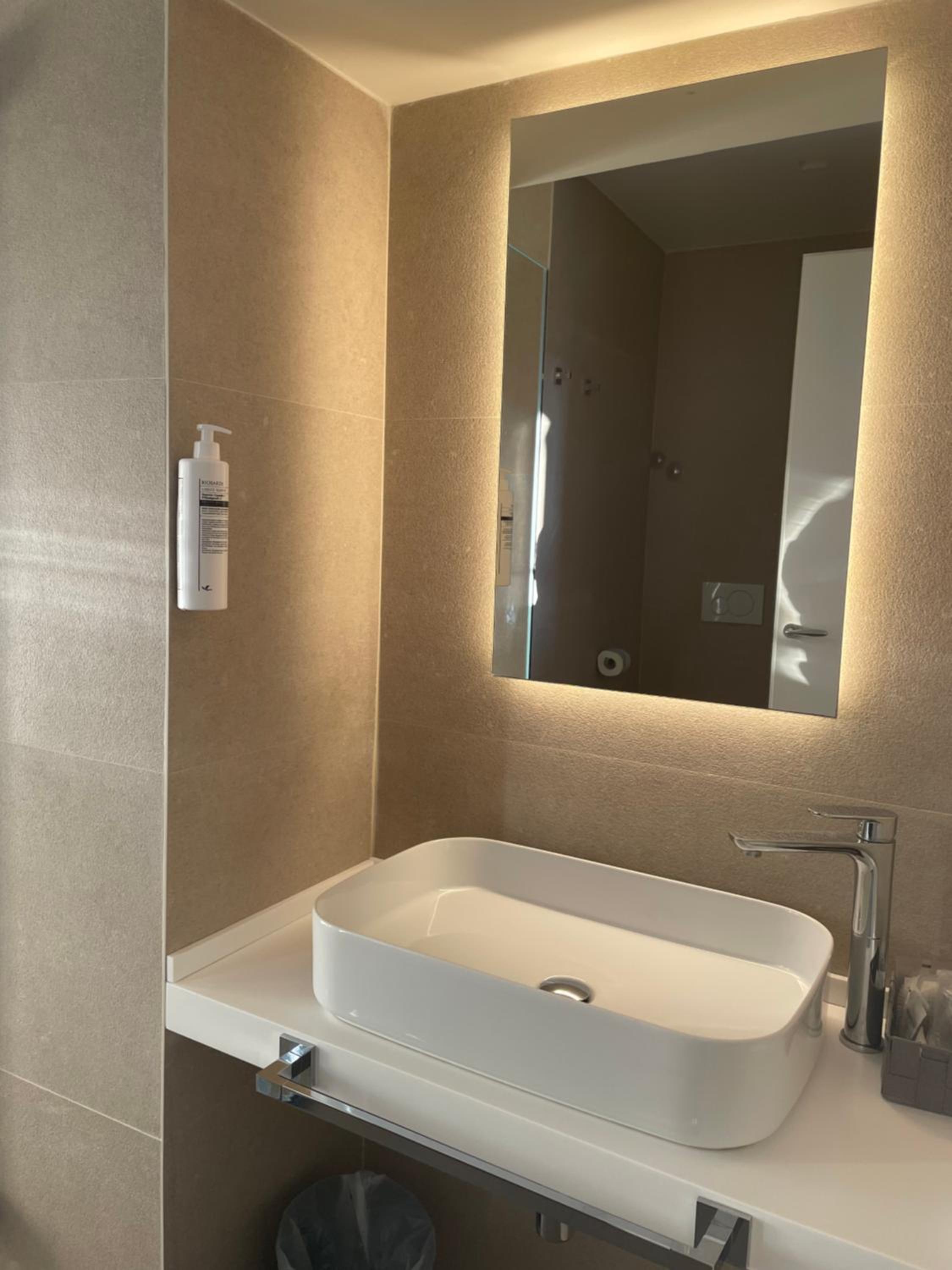 Deluxe Junior Suite - Photo 5
