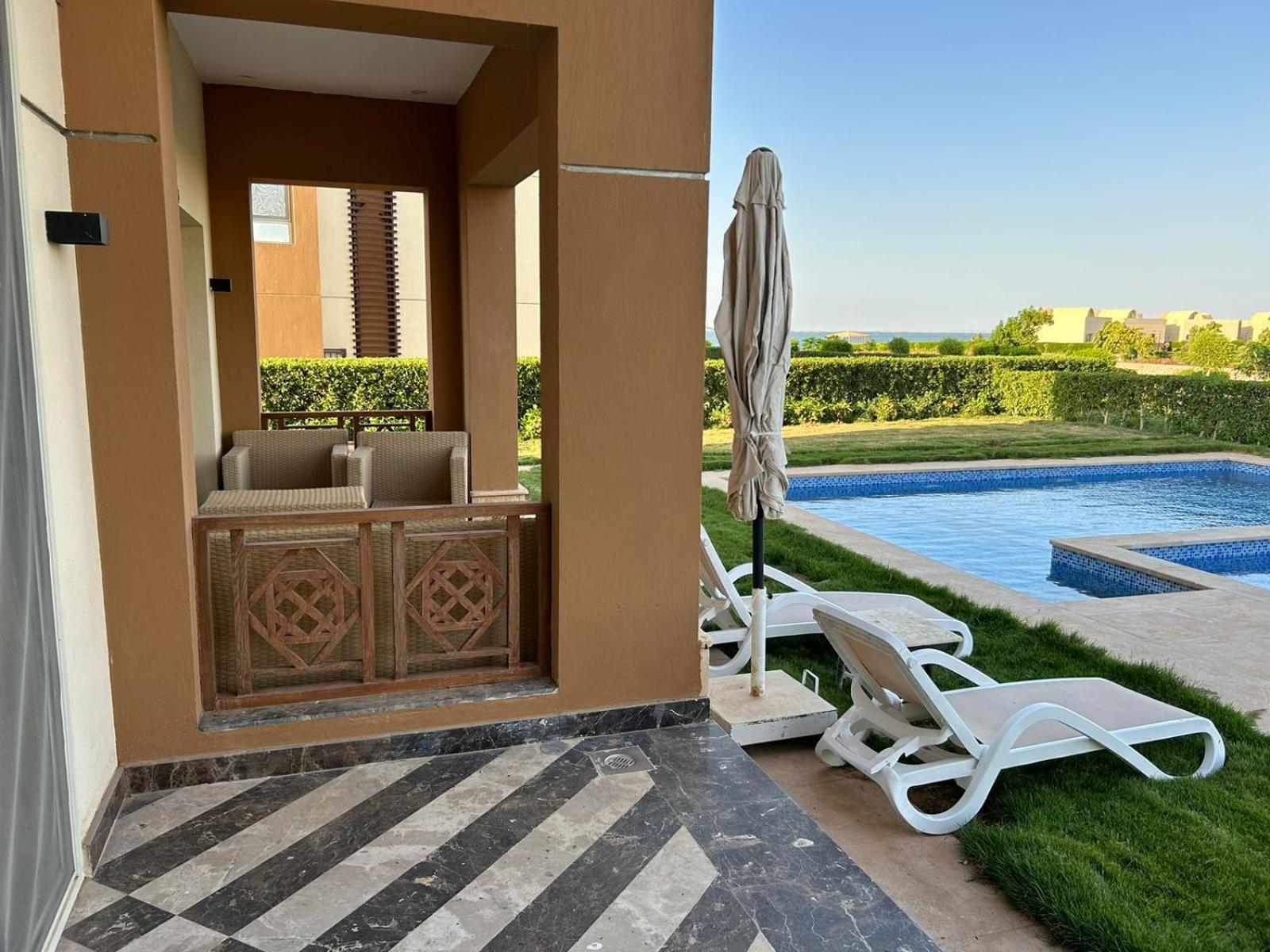 Villa Room Panoramic Front Lake & Pool View - Photo 5
