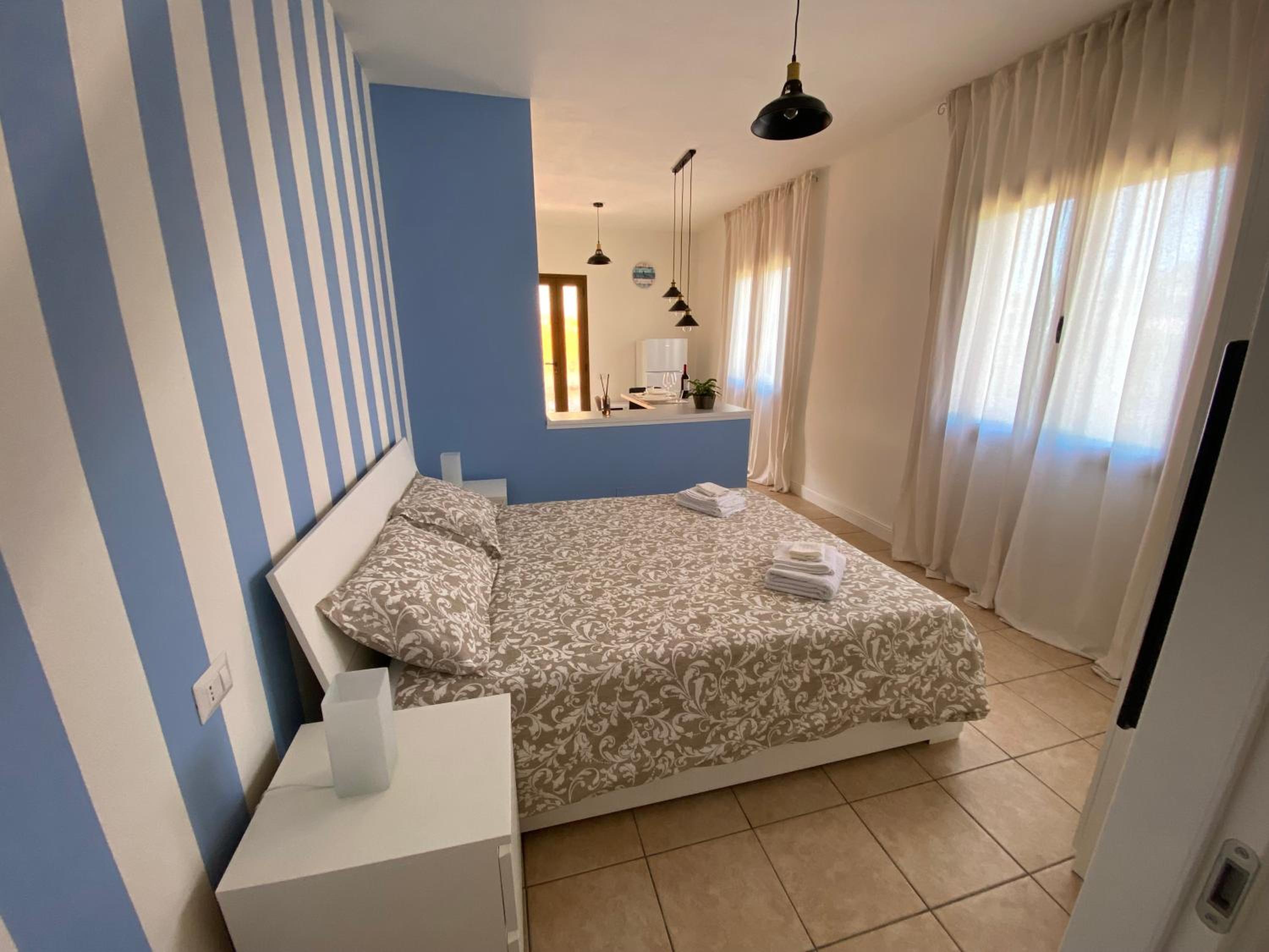 One-Bedroom Apartment photo 1