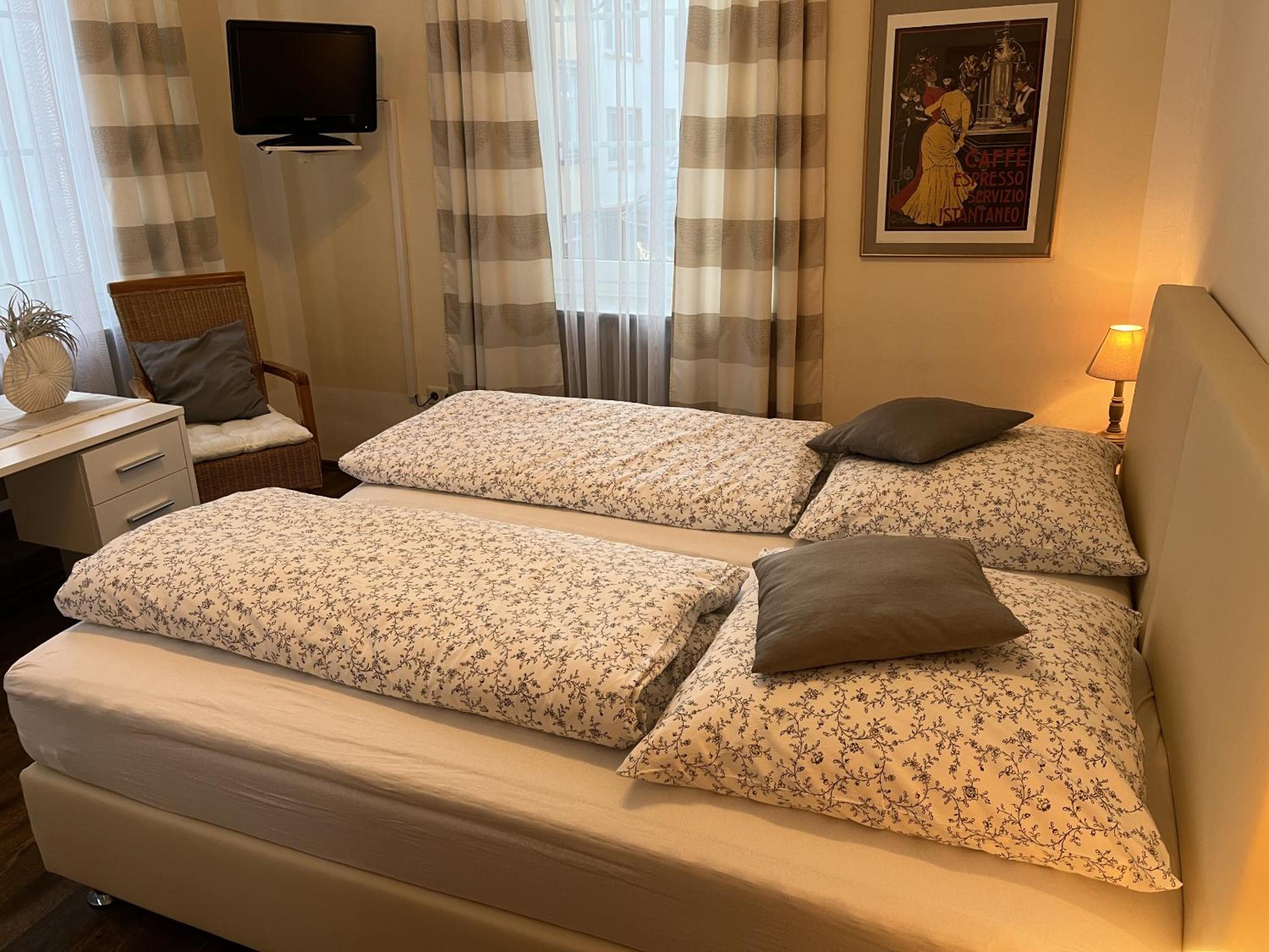 Double Room with Private Bathroom photo 3