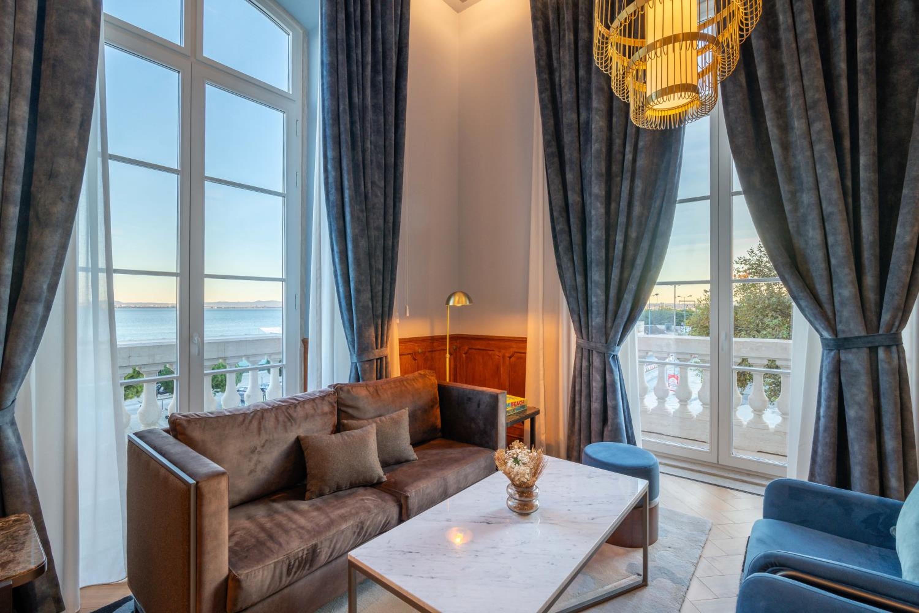 King Suite with River View