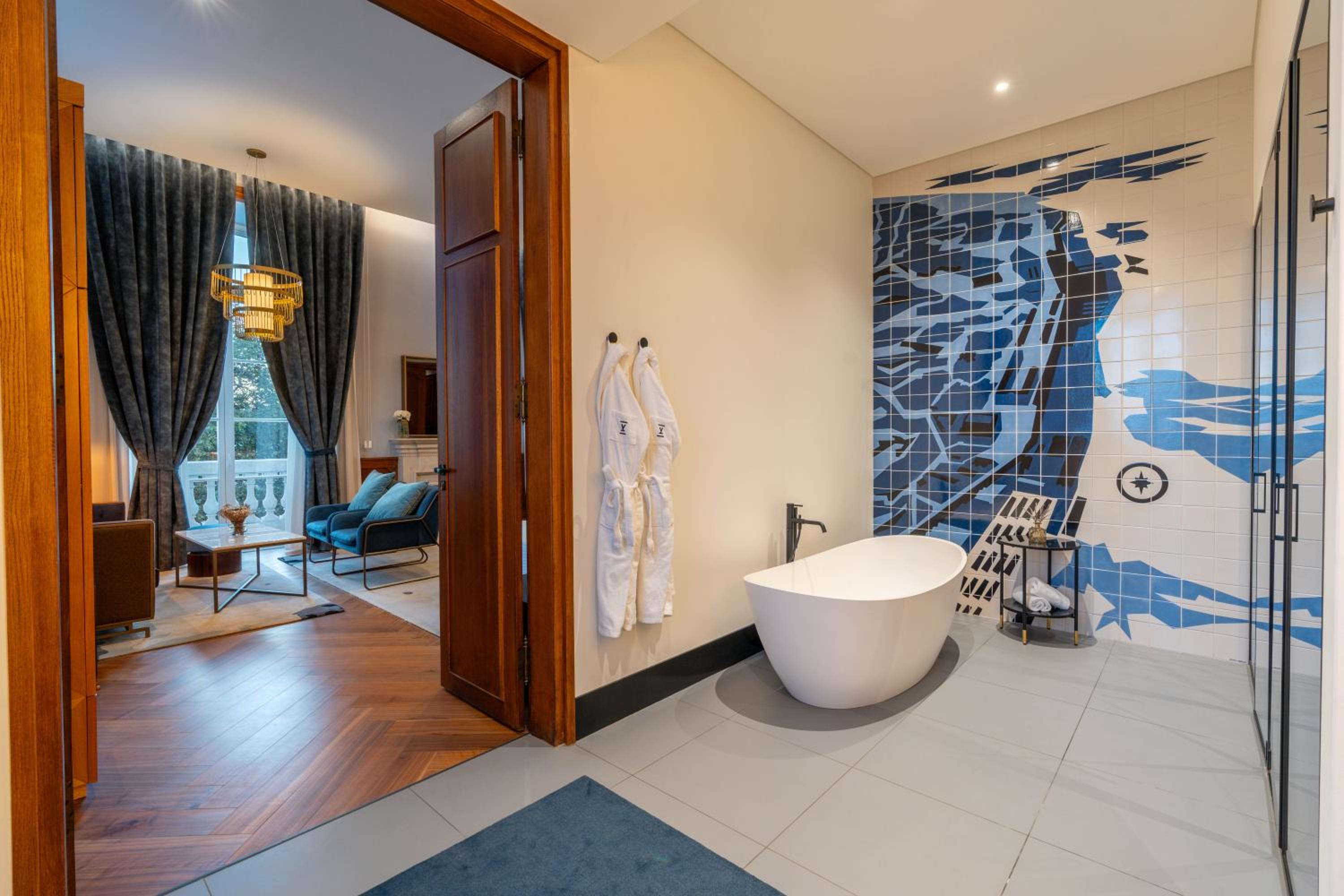 King Suite with River View