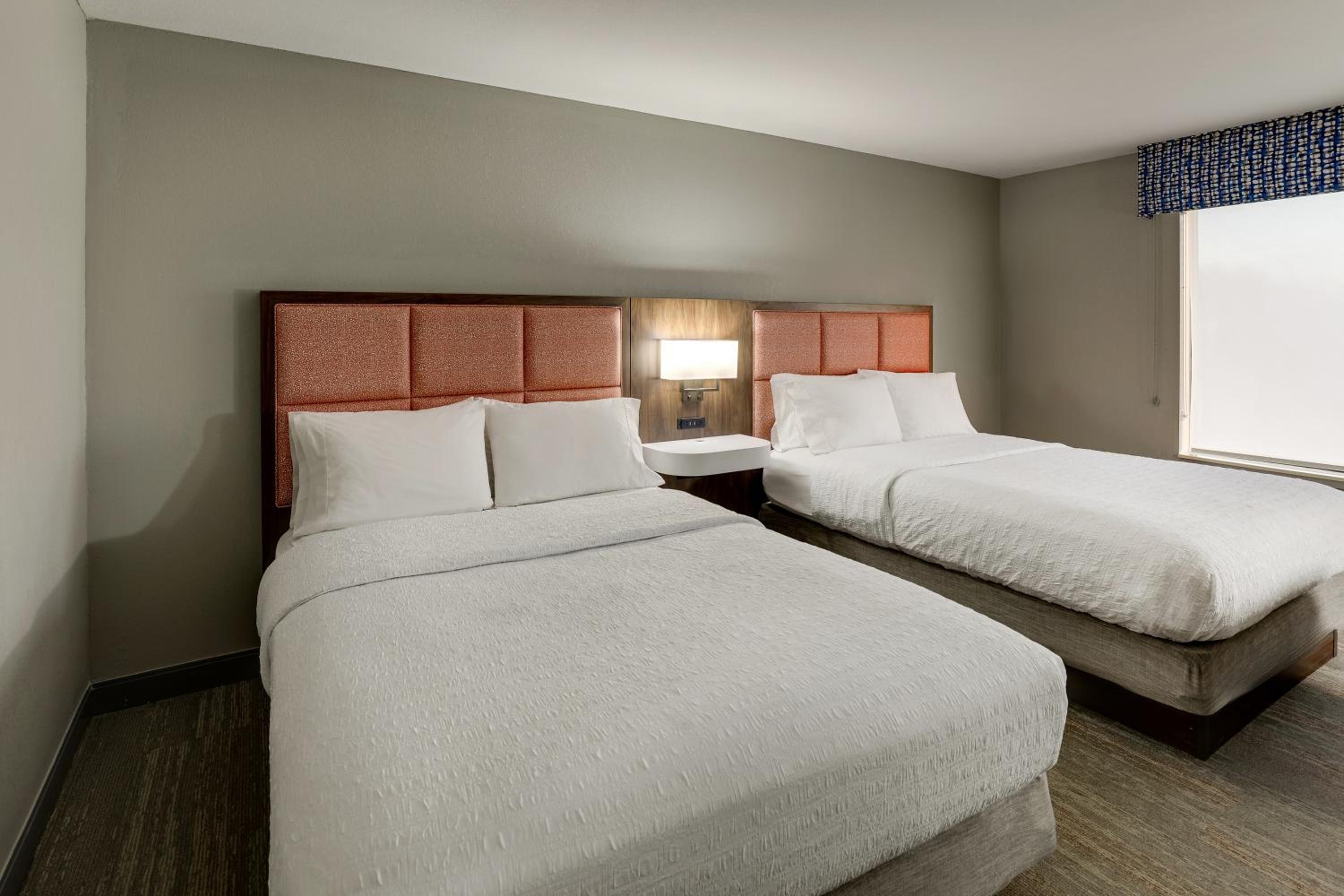 Room with Two Queen Beds - Non-Smoking - Photo 5
