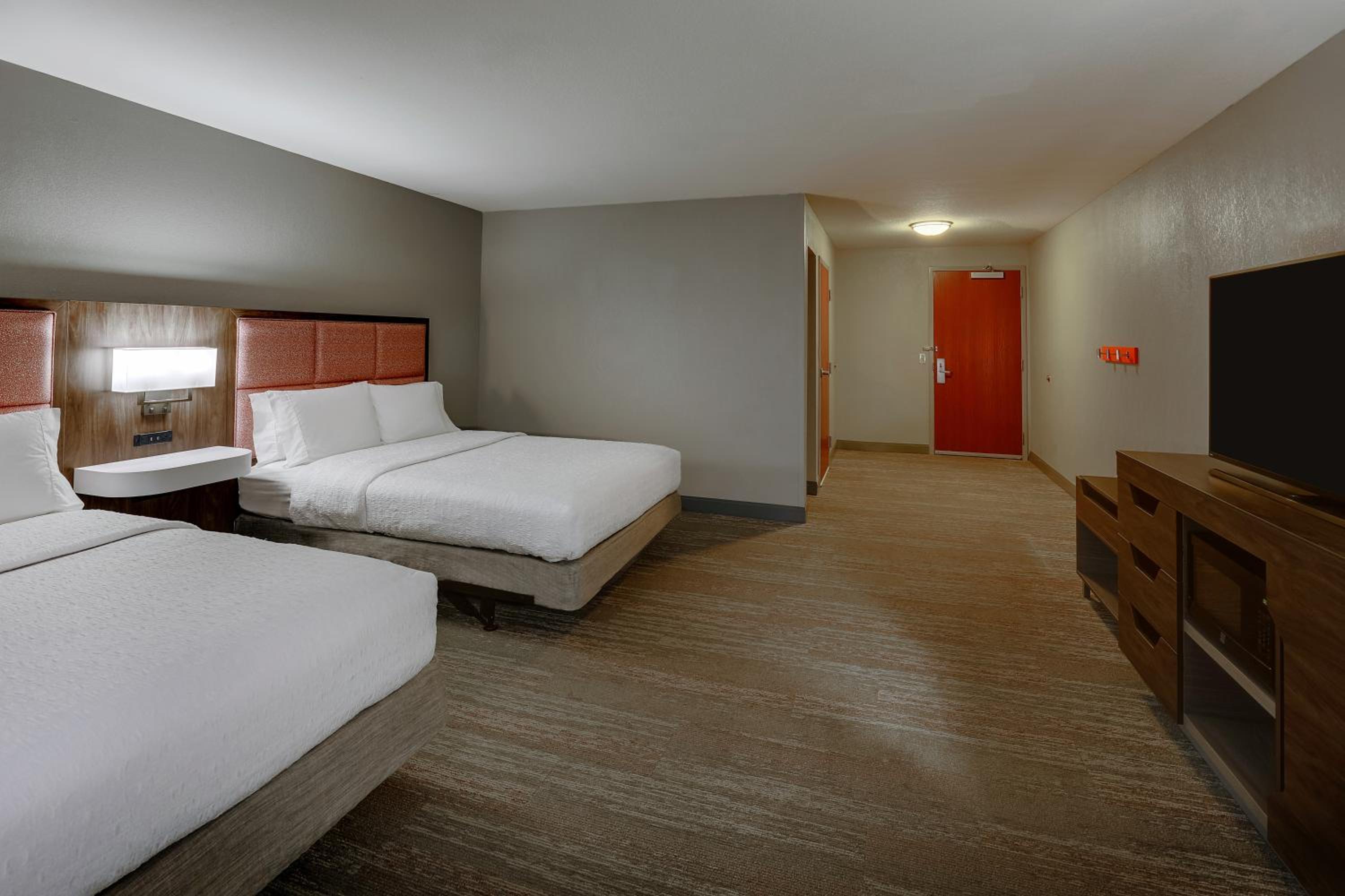 Queen Room with Two Queen Beds - Mobility Access/Non-Smoking - Photo 8