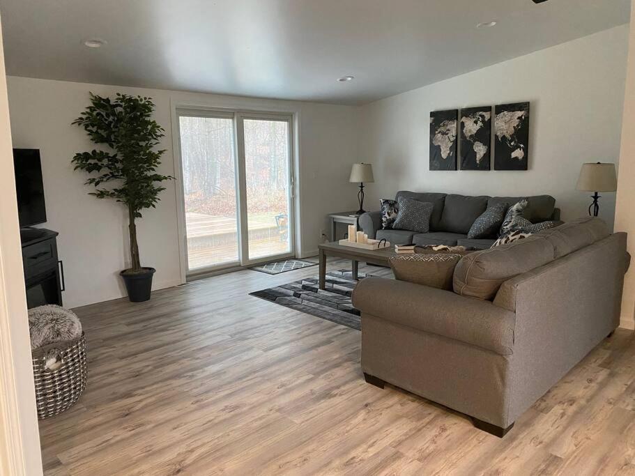 Three-Bedroom House photo 2