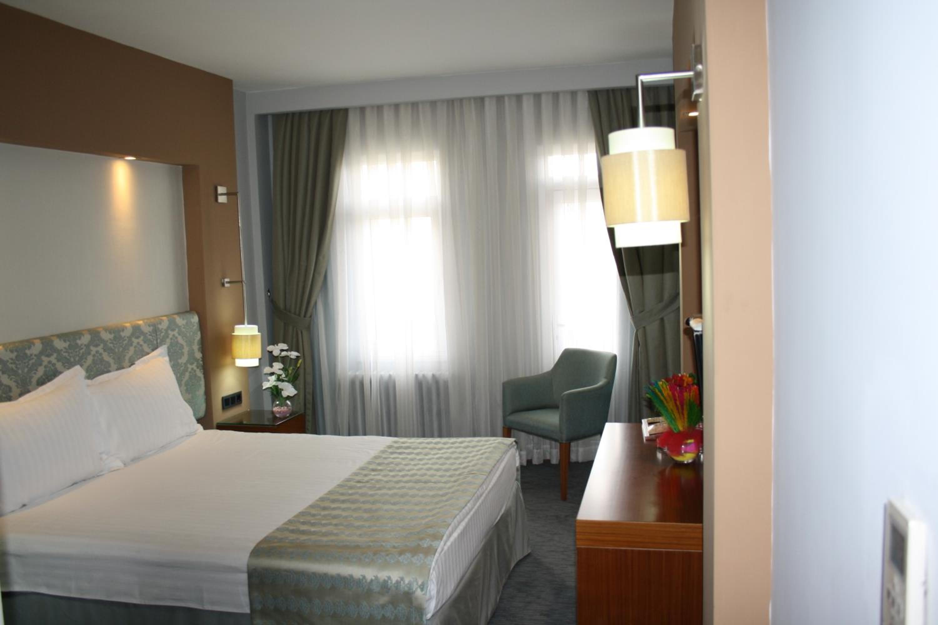Standard Double or Twin Room photo 3