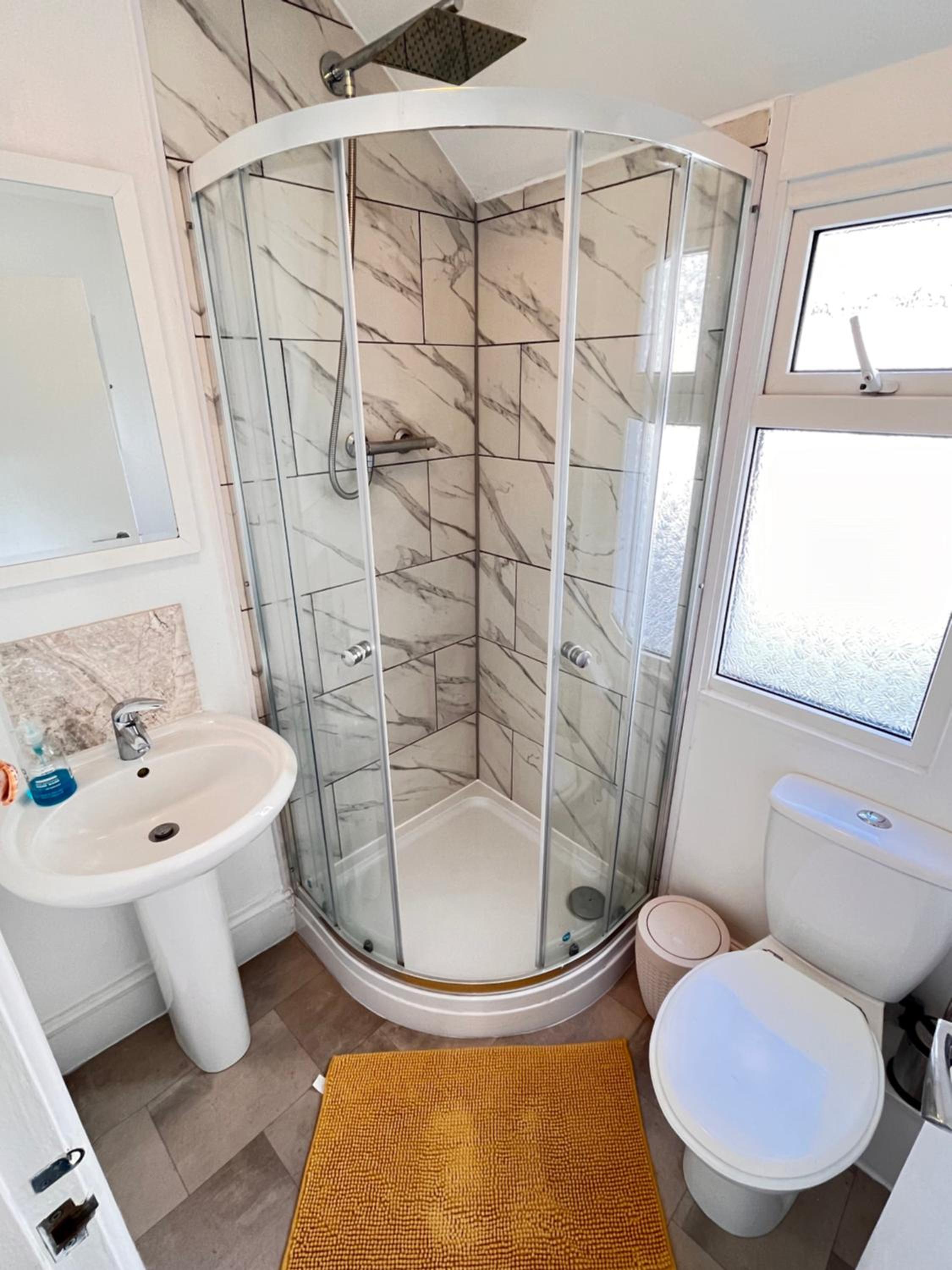 Triple Room with Shared Bathroom photo 2