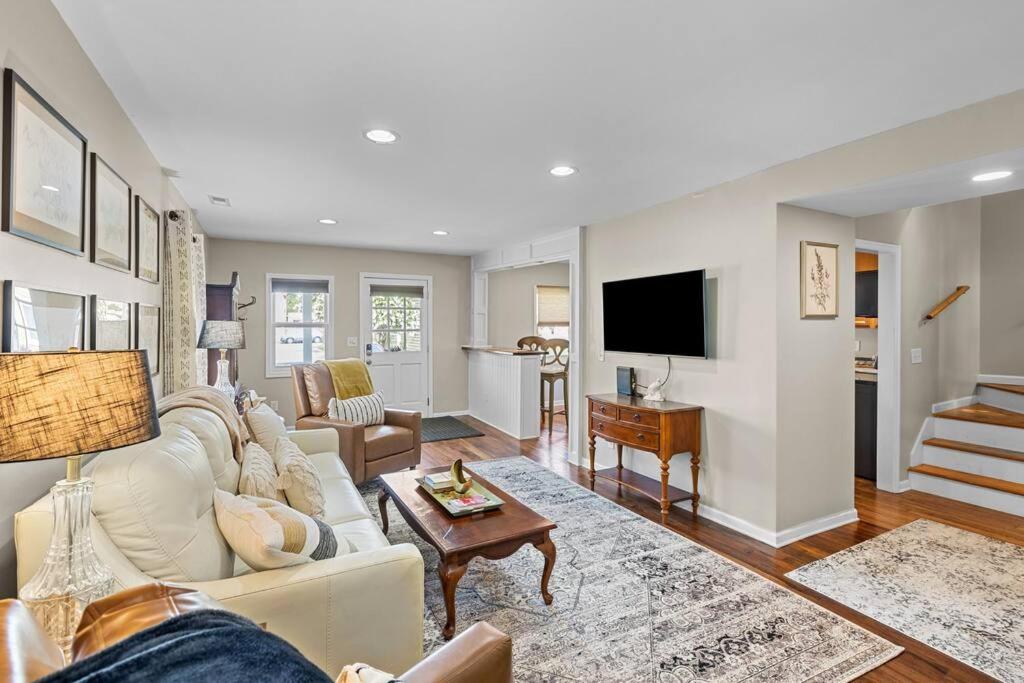 Three-Bedroom House photo 2