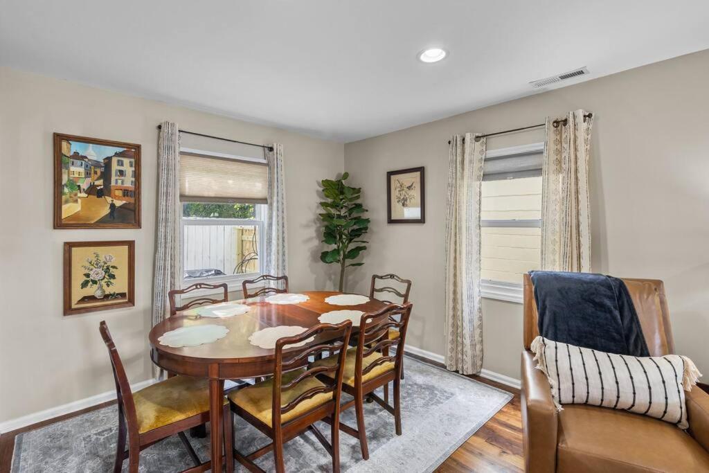 Three-Bedroom House photo 3