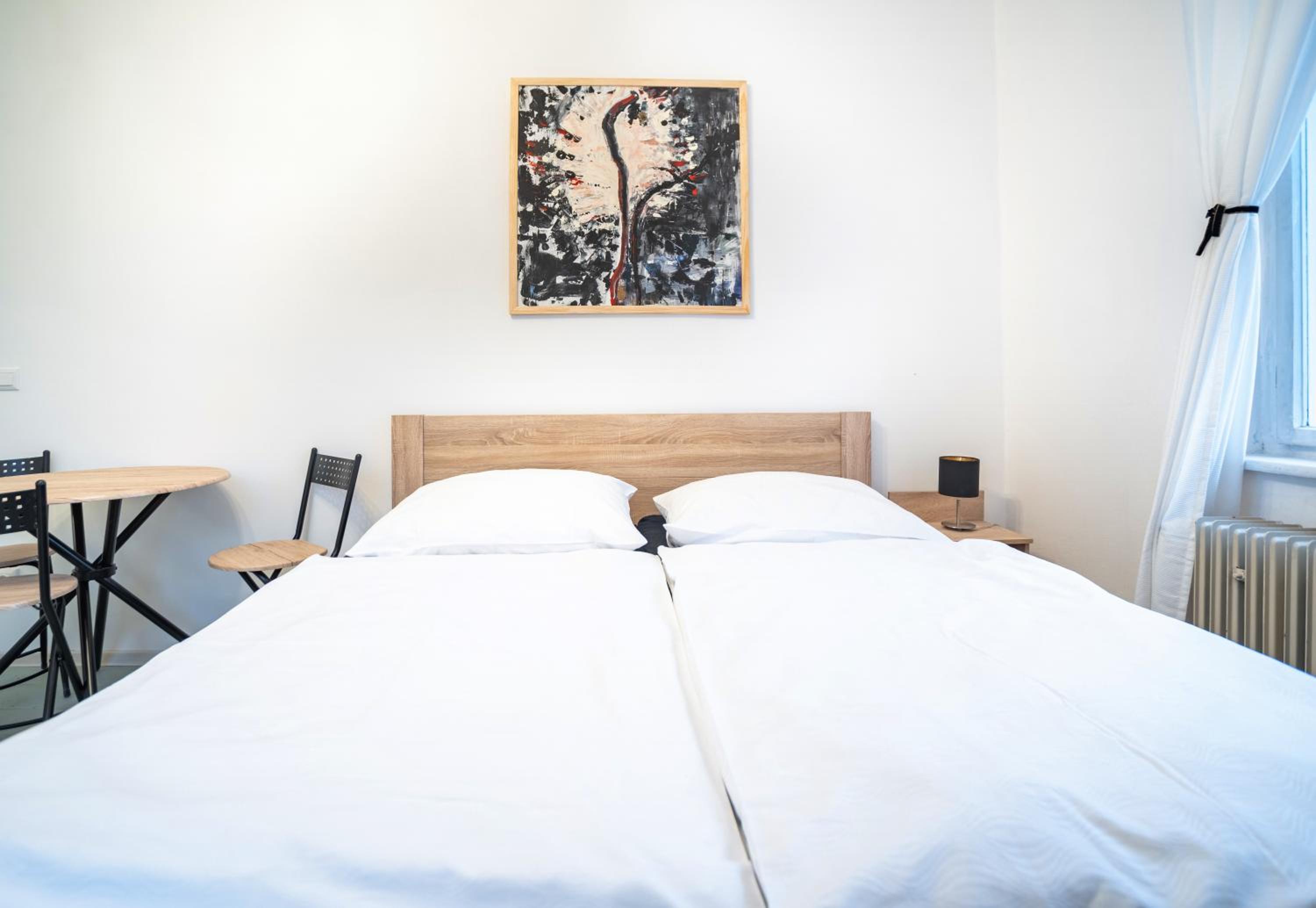 Economy Triple Room with Shared Bathroom photo 2